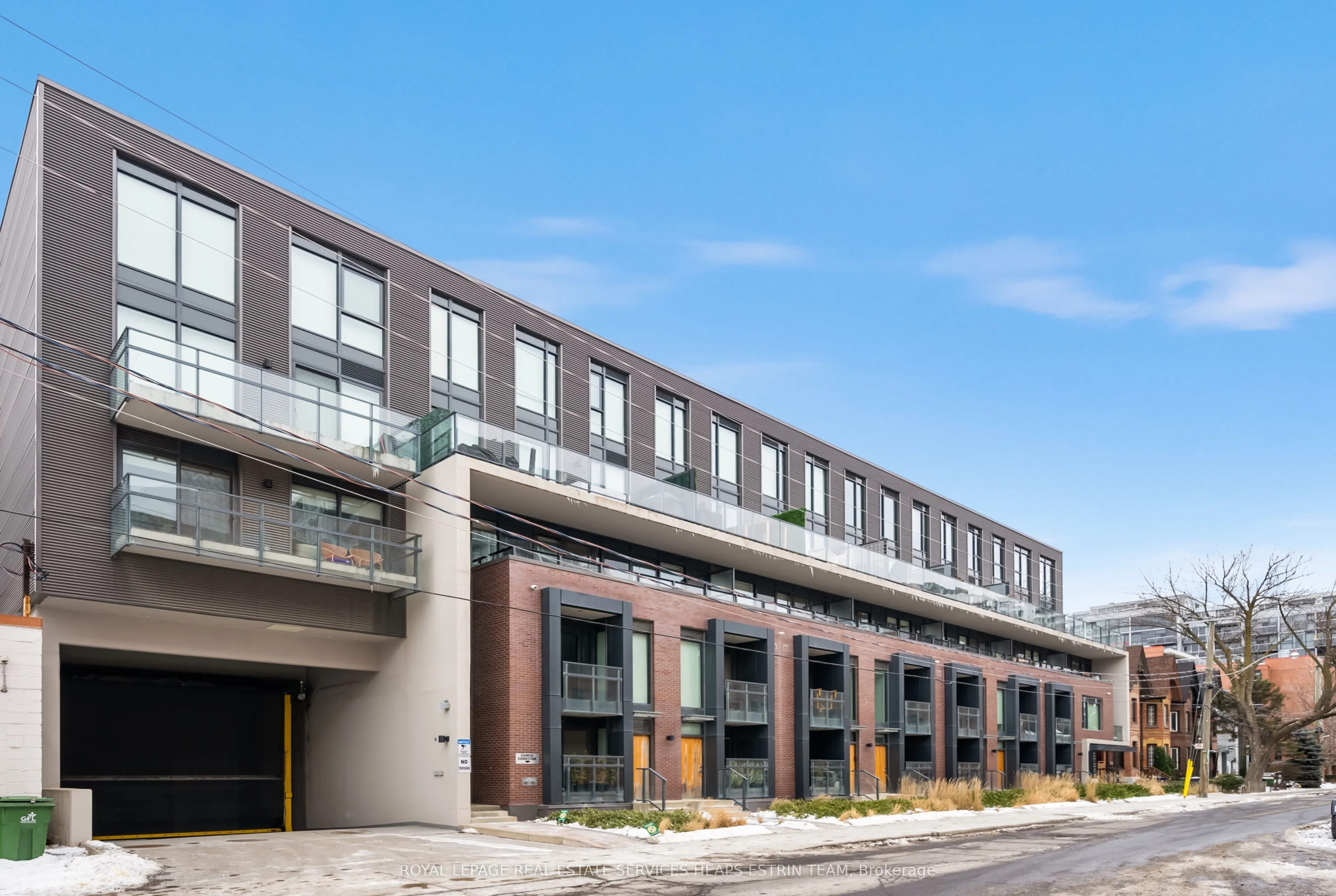 90 Niagara Street, #306