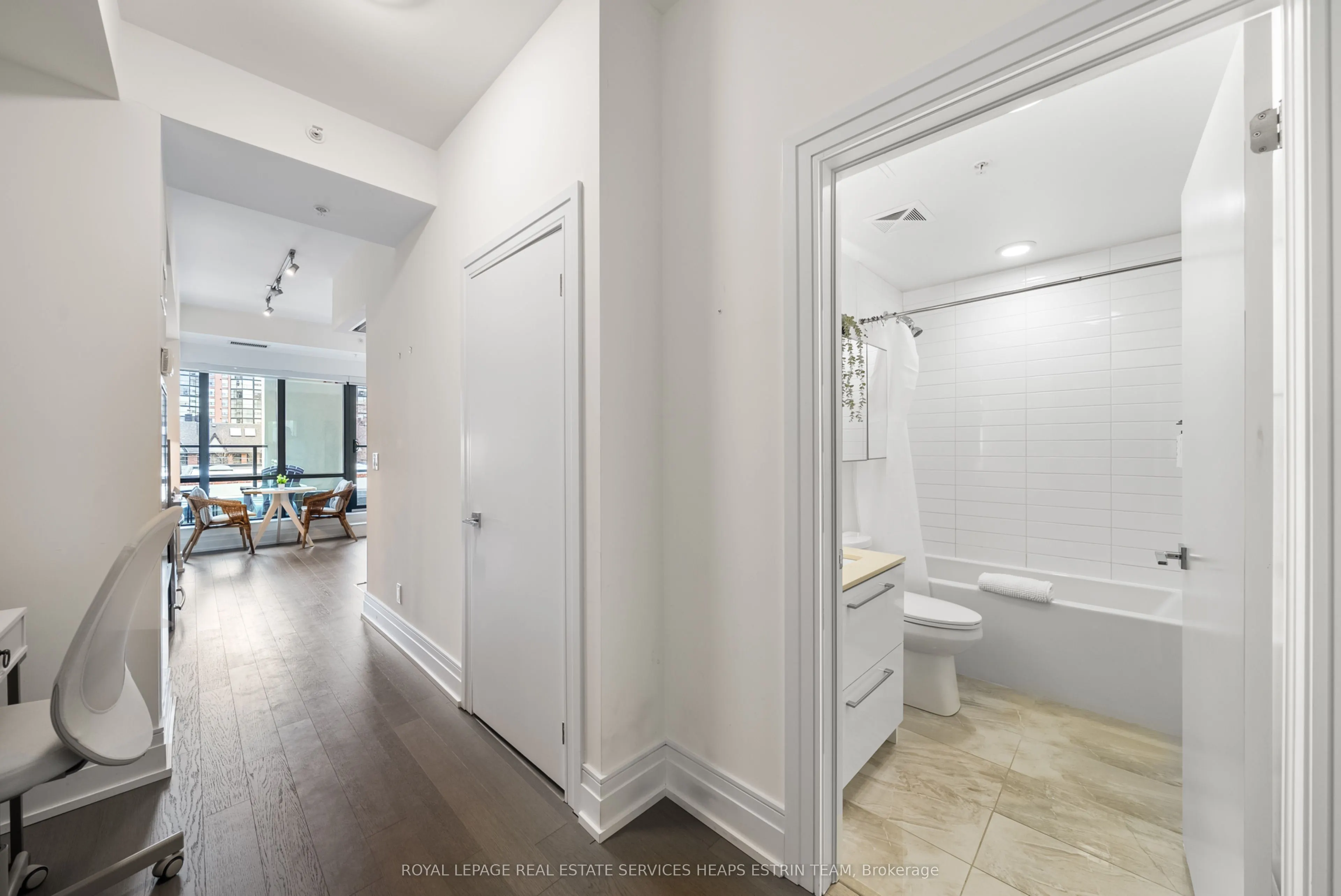 90 Niagara Street, #306