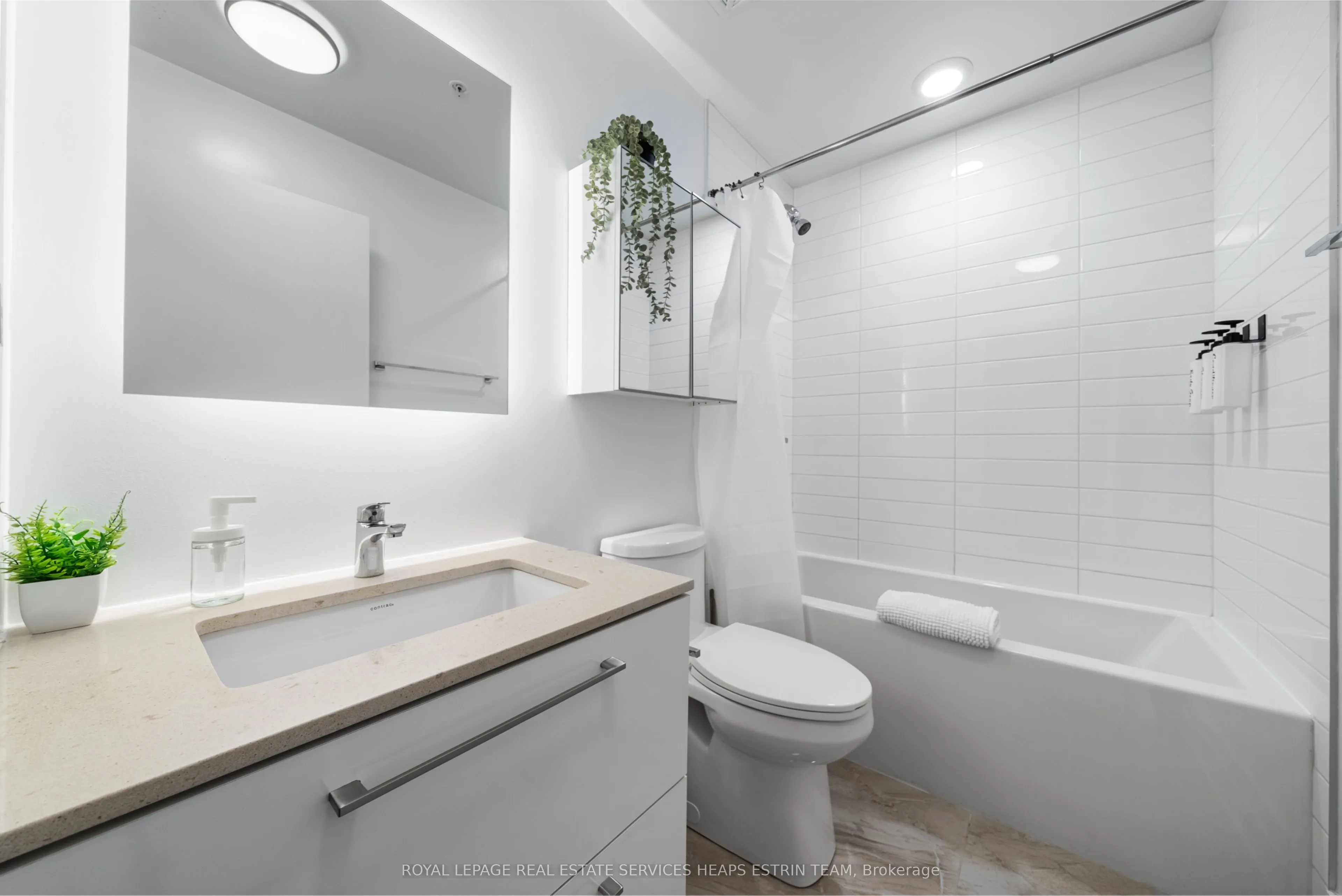 90 Niagara Street, #306