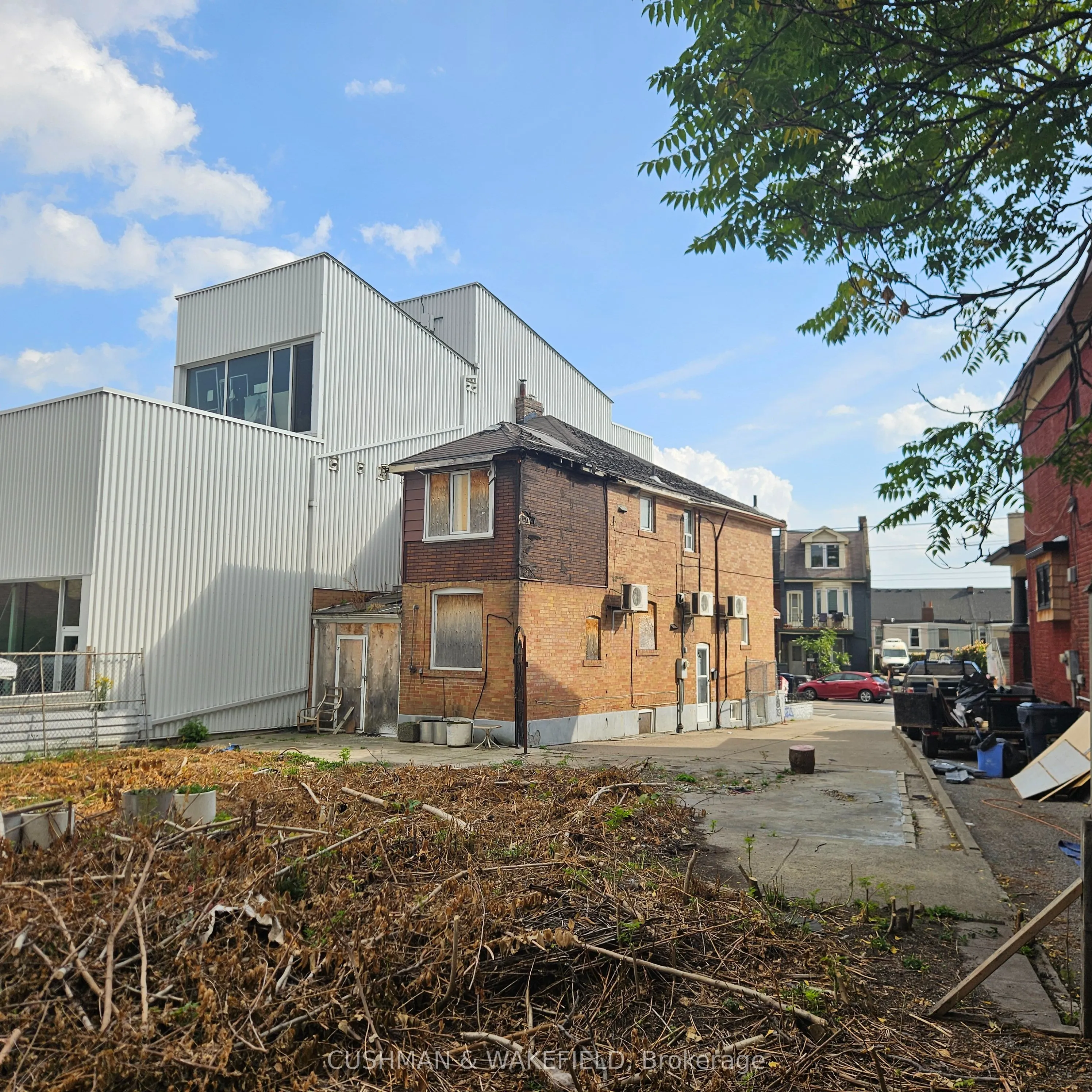 1398 Dundas Street W