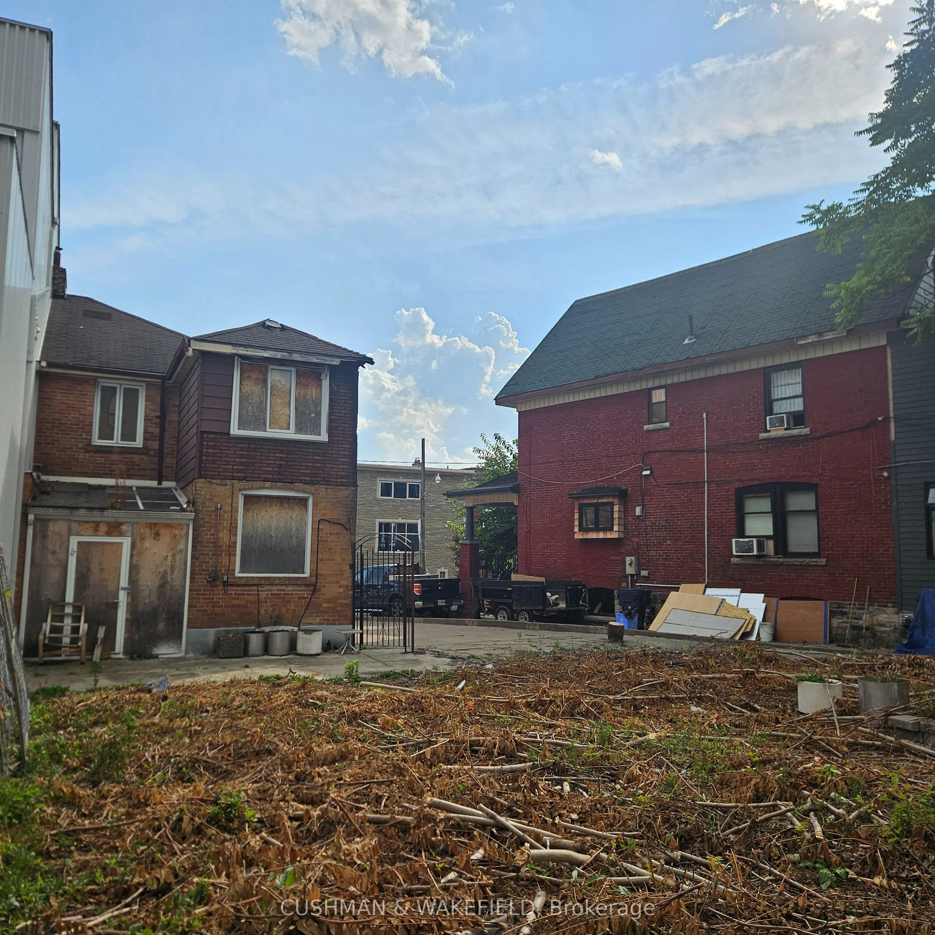 1398 Dundas Street W