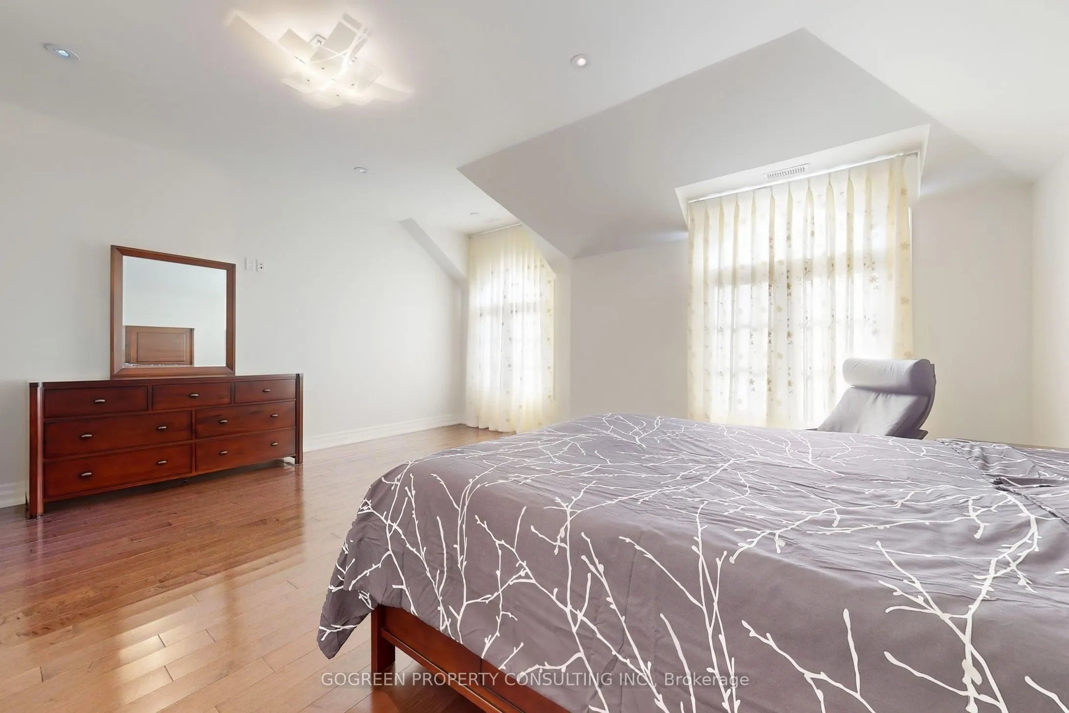 11 Elmview Avenue