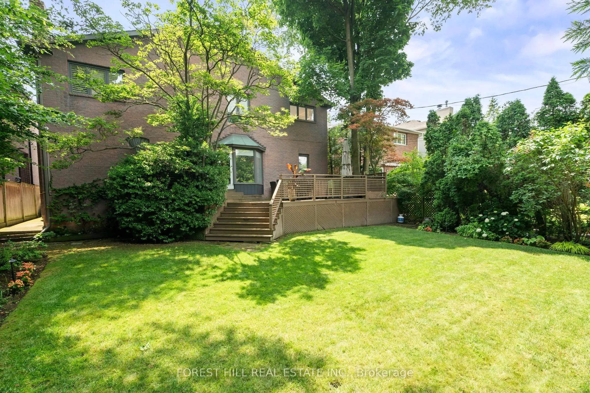 566 Castlefield Avenue