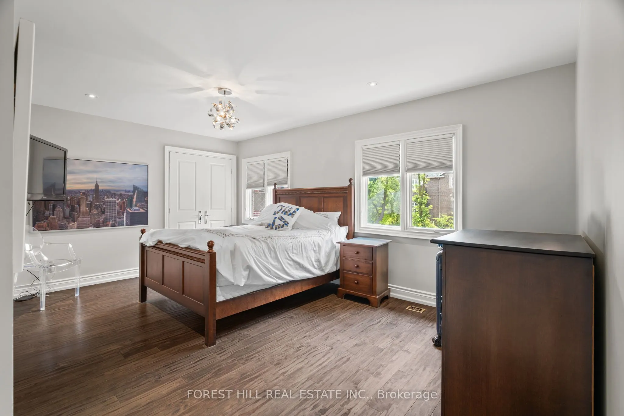 566 Castlefield Avenue