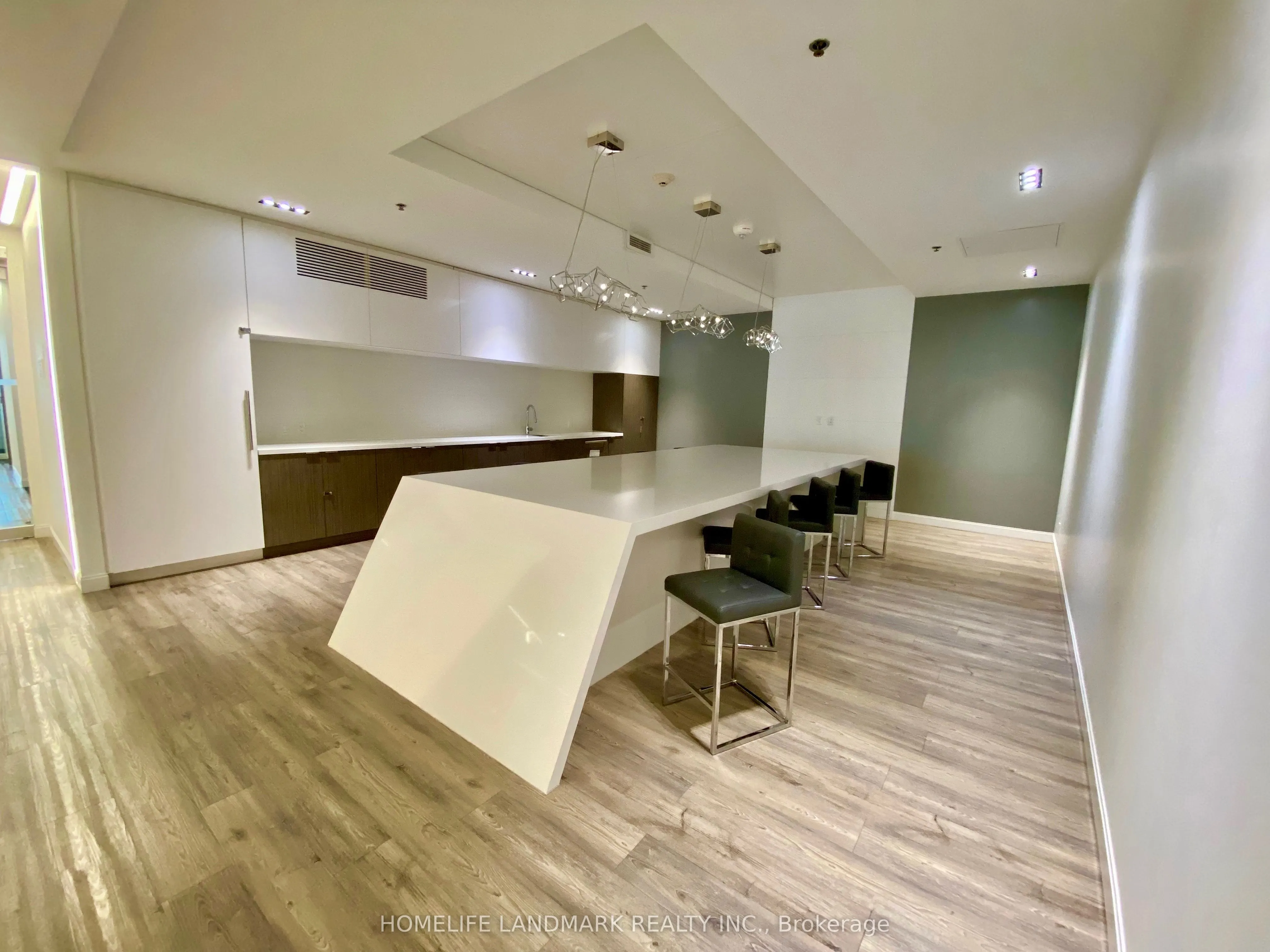 181 Dundas Street E, #4206