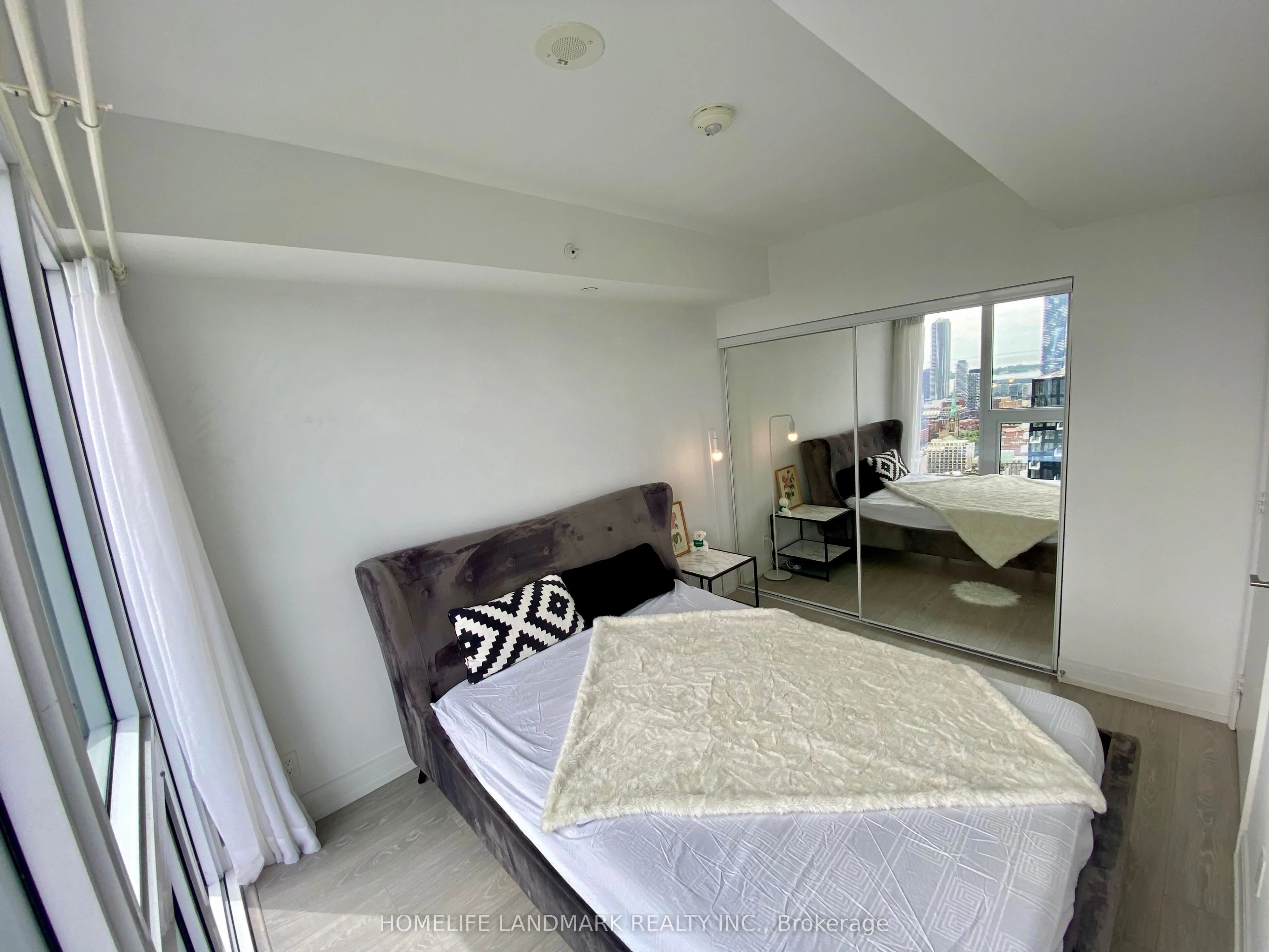 181 Dundas Street E, #4206
