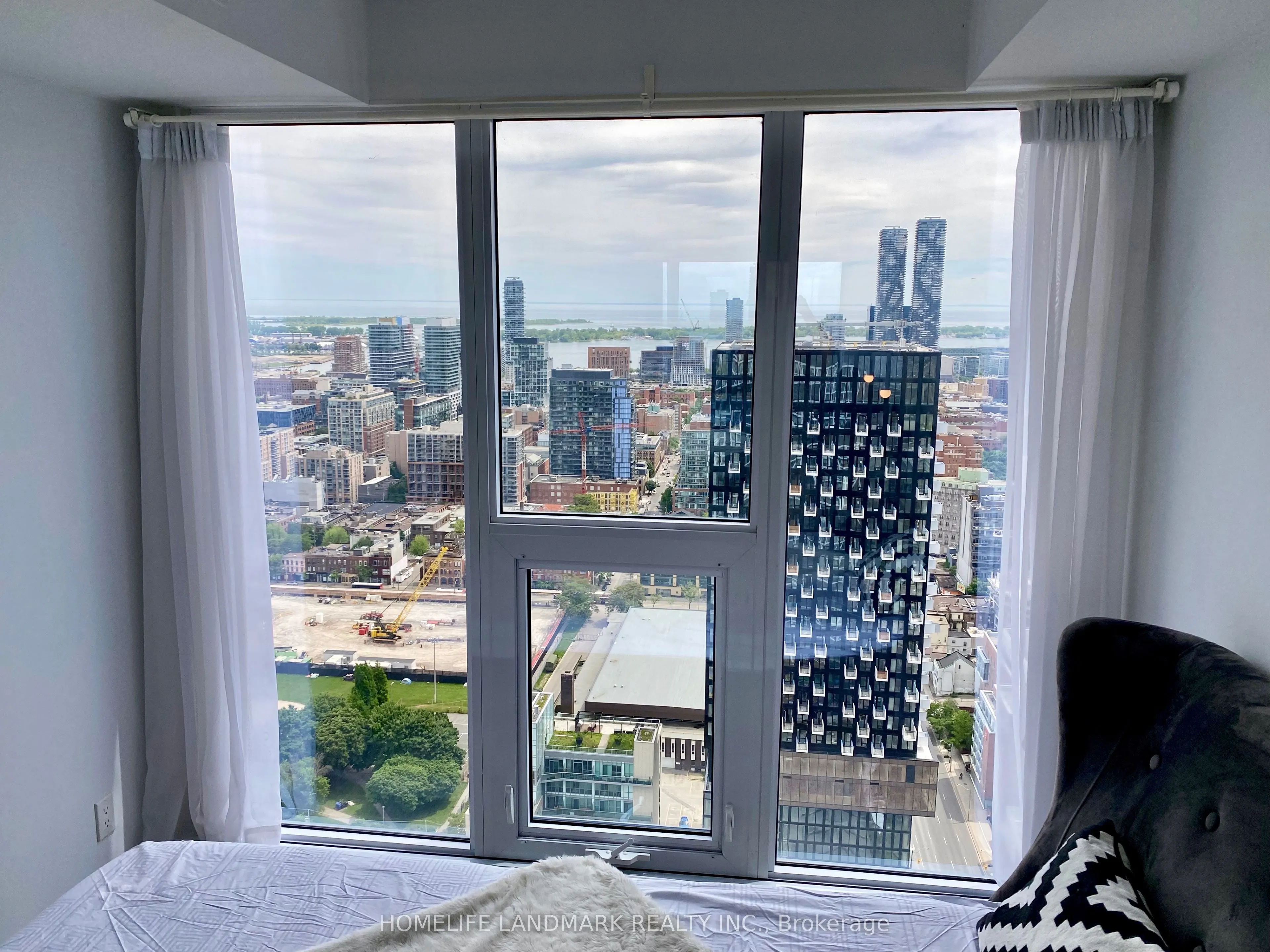 181 Dundas Street E, #4206