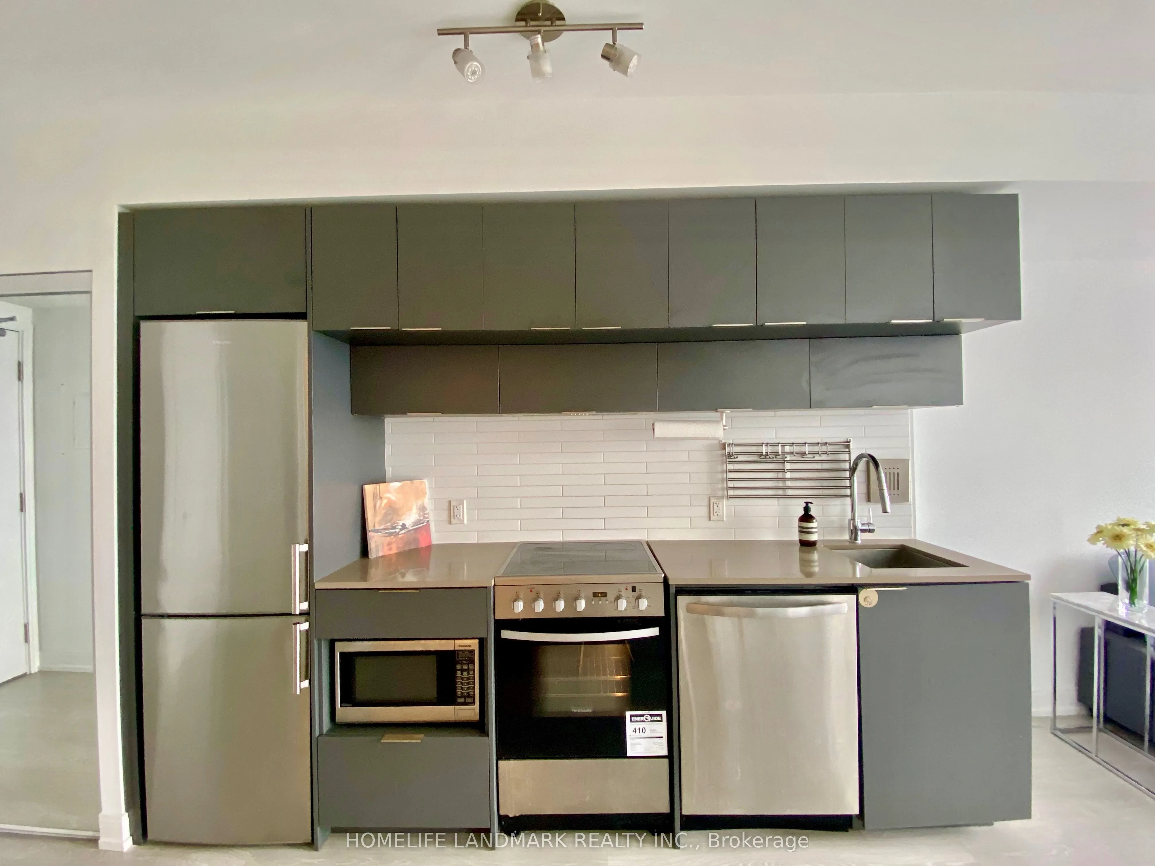 181 Dundas Street E, #4206