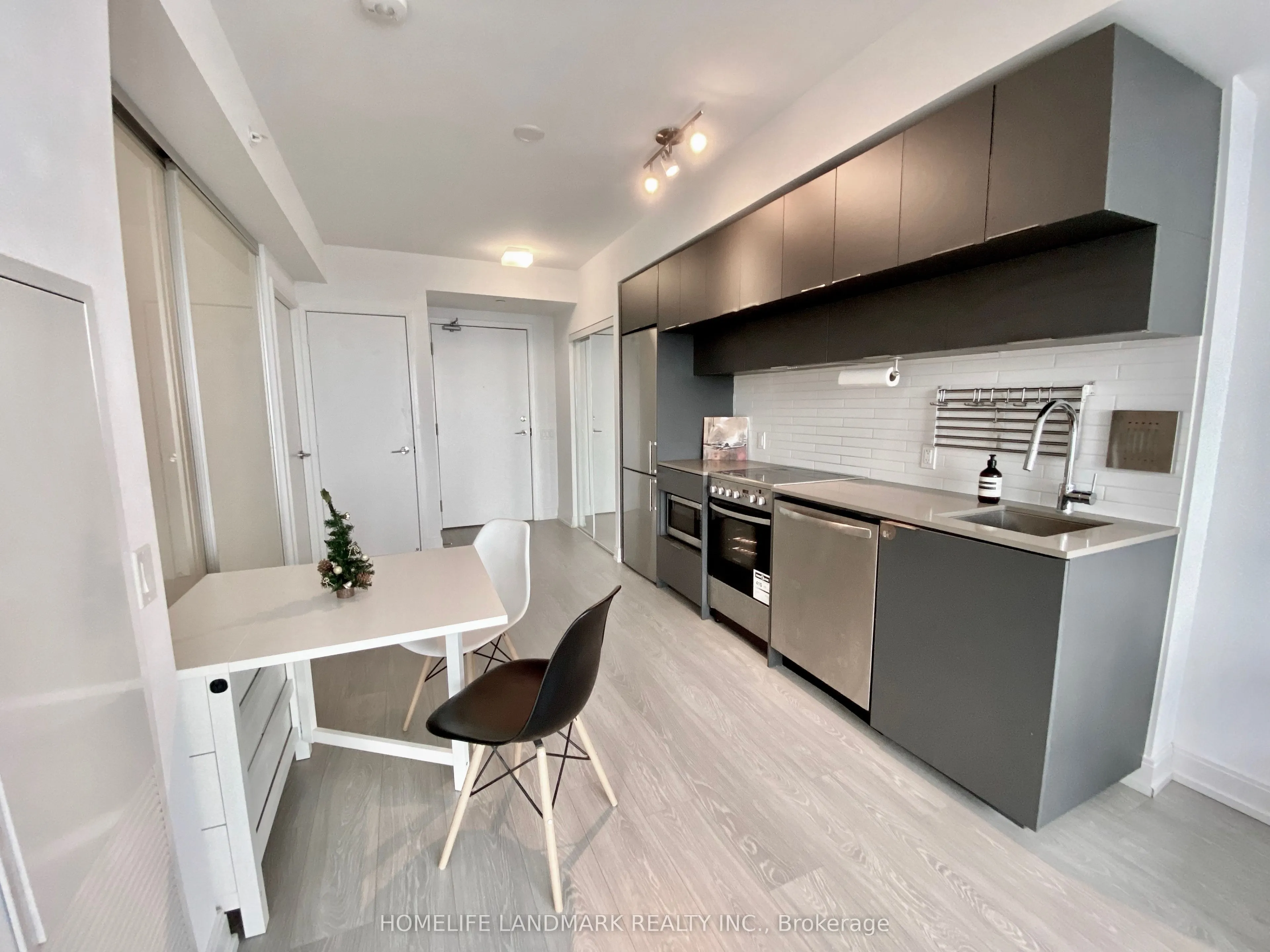 181 Dundas Street E, #4206