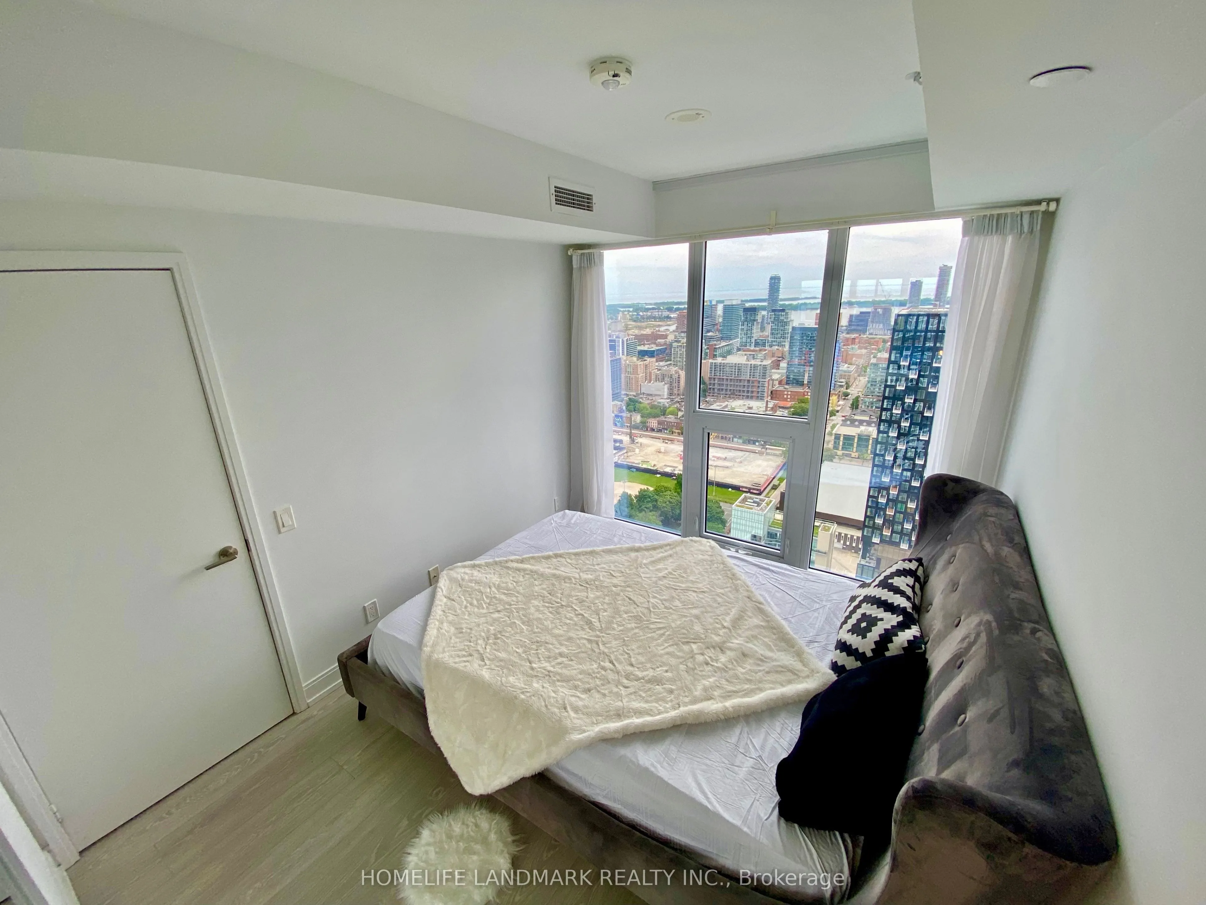 181 Dundas Street E, #4206