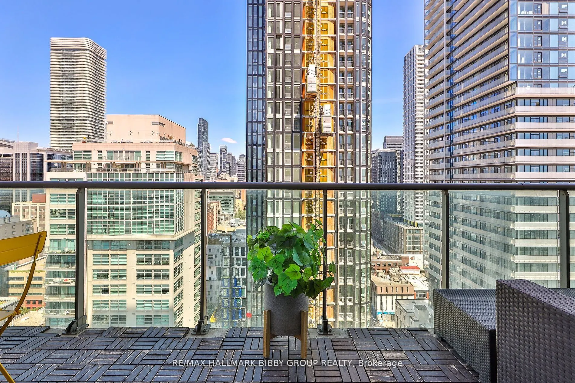 33 Lombard Street, #2204