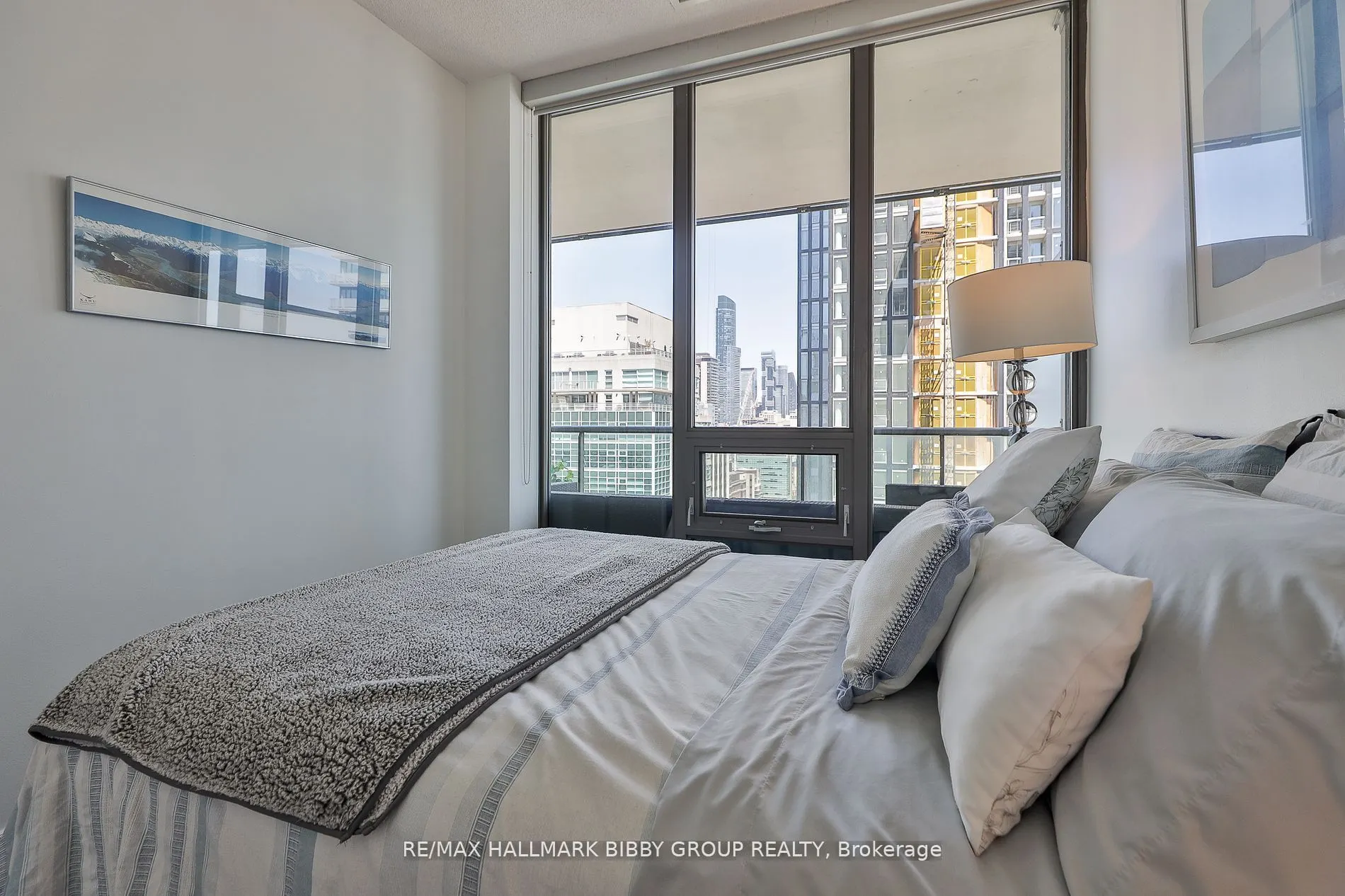 33 Lombard Street, #2204