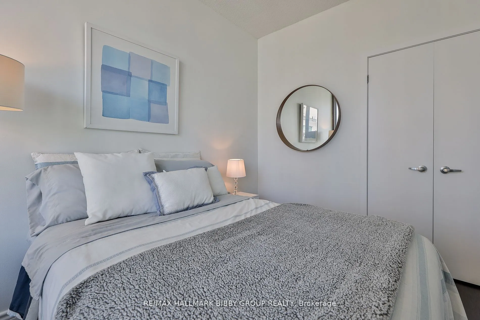 33 Lombard Street, #2204