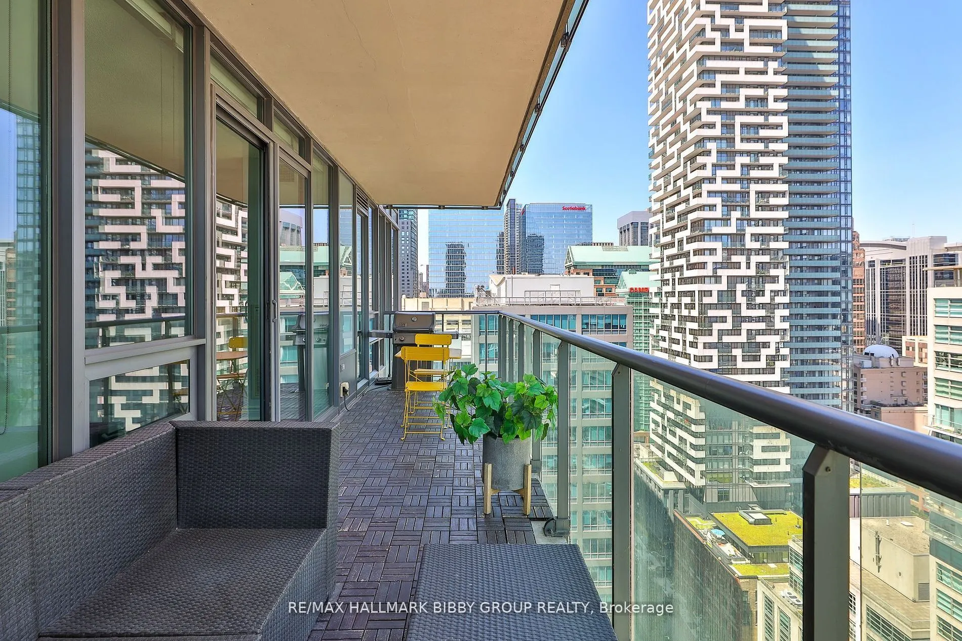 33 Lombard Street, #2204