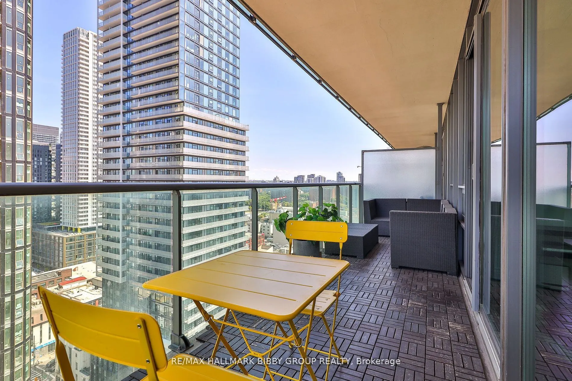 33 Lombard Street, #2204