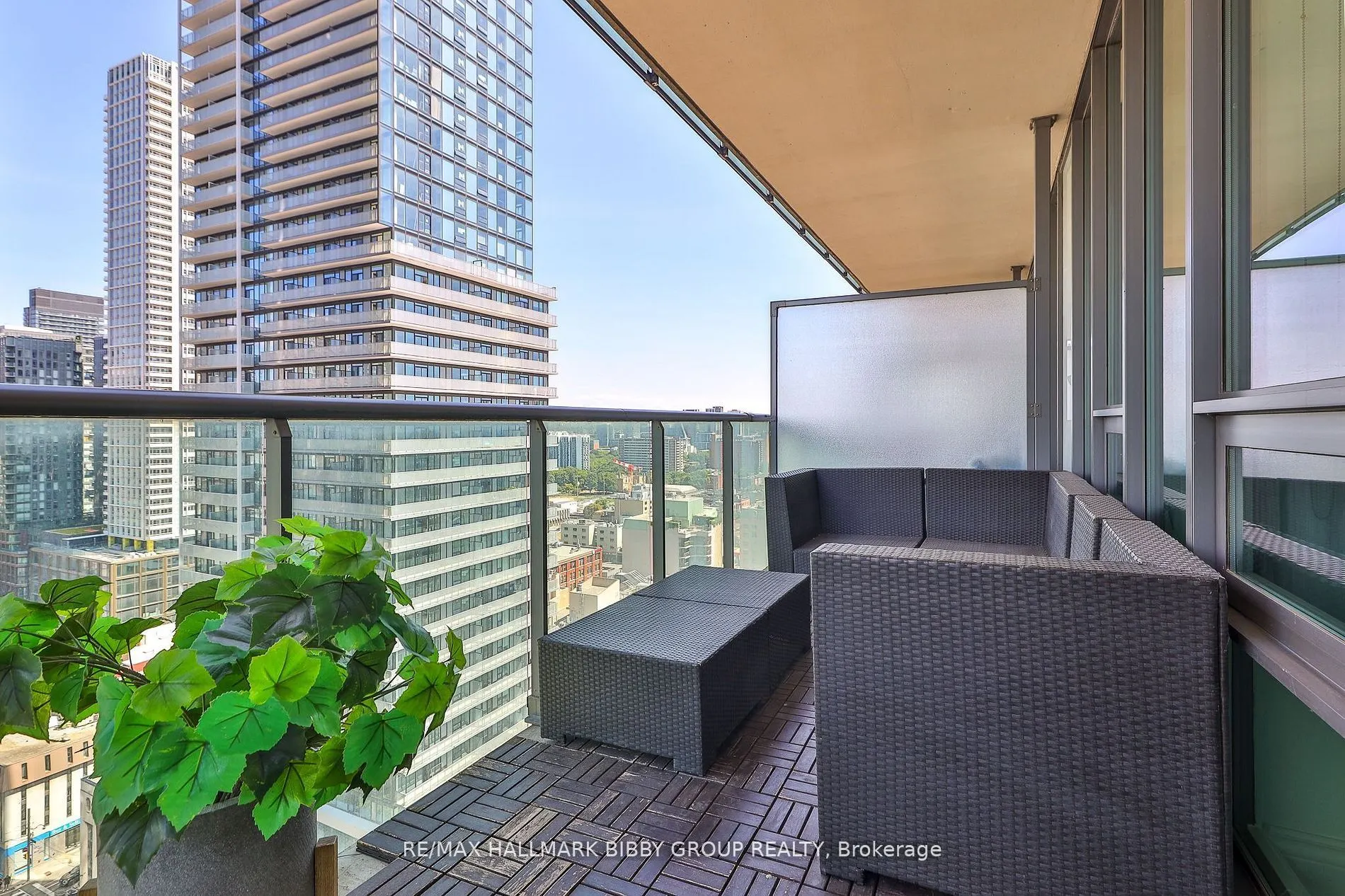 33 Lombard Street, #2204