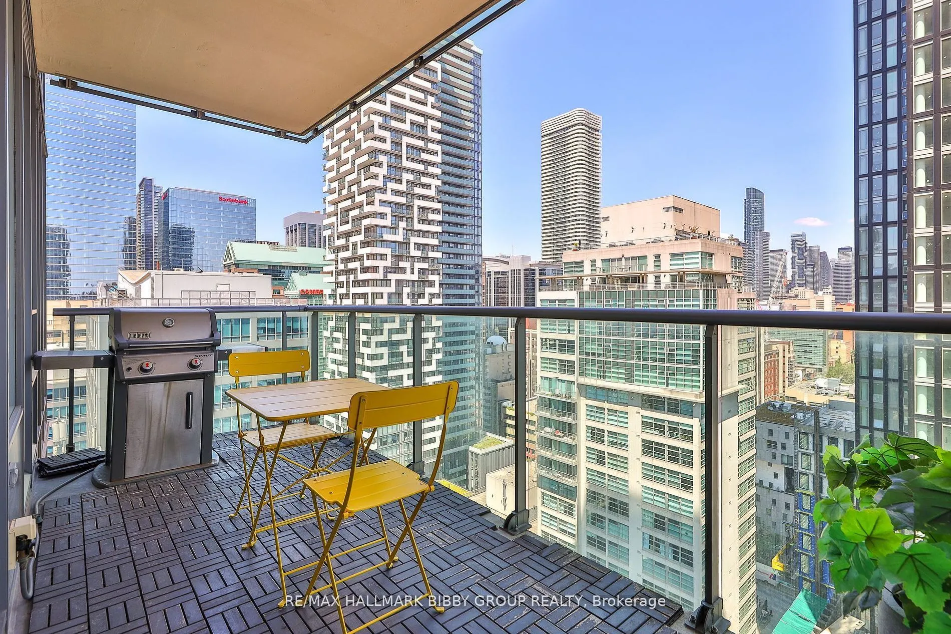 33 Lombard Street, #2204