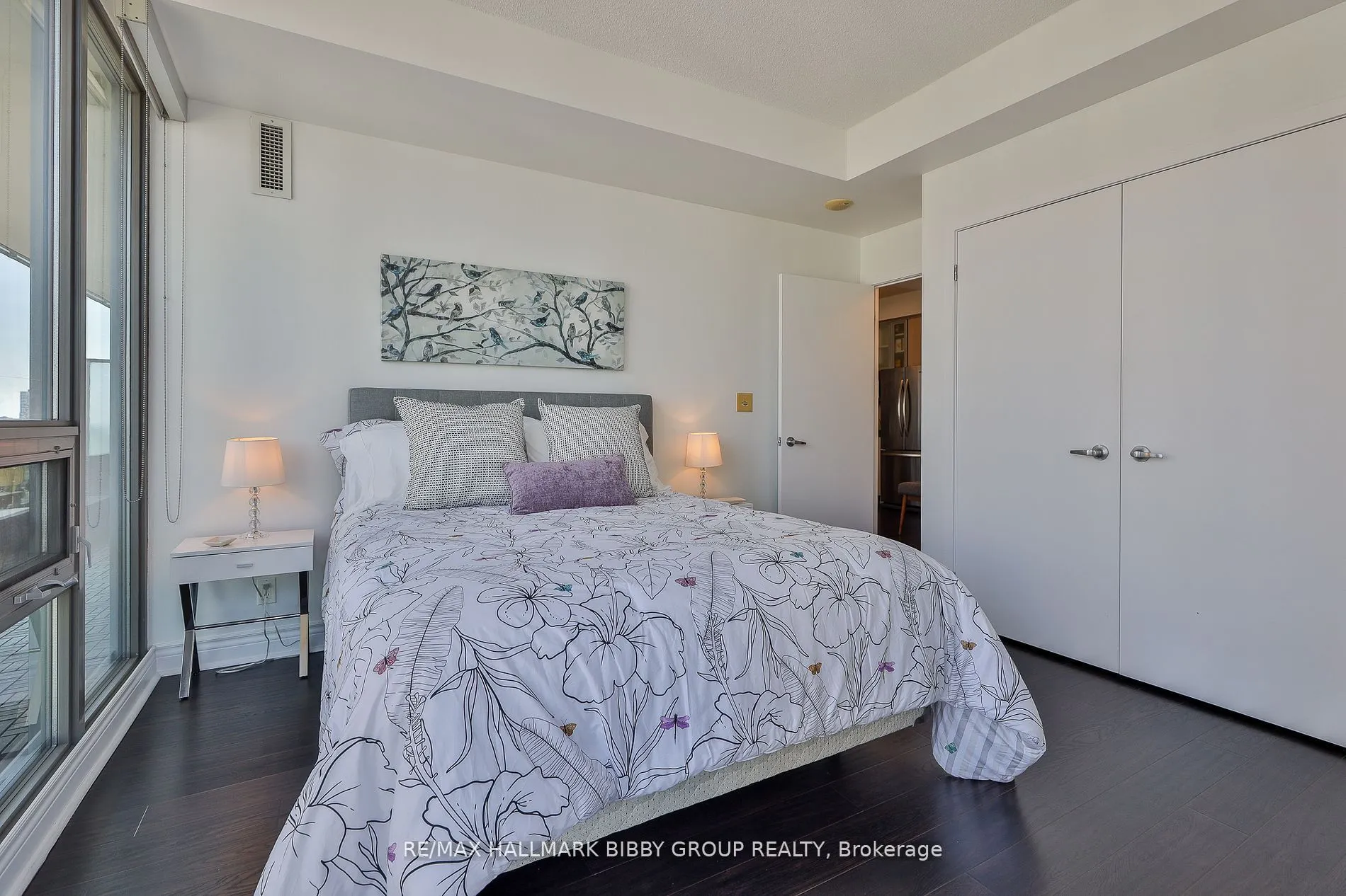 33 Lombard Street, #2204
