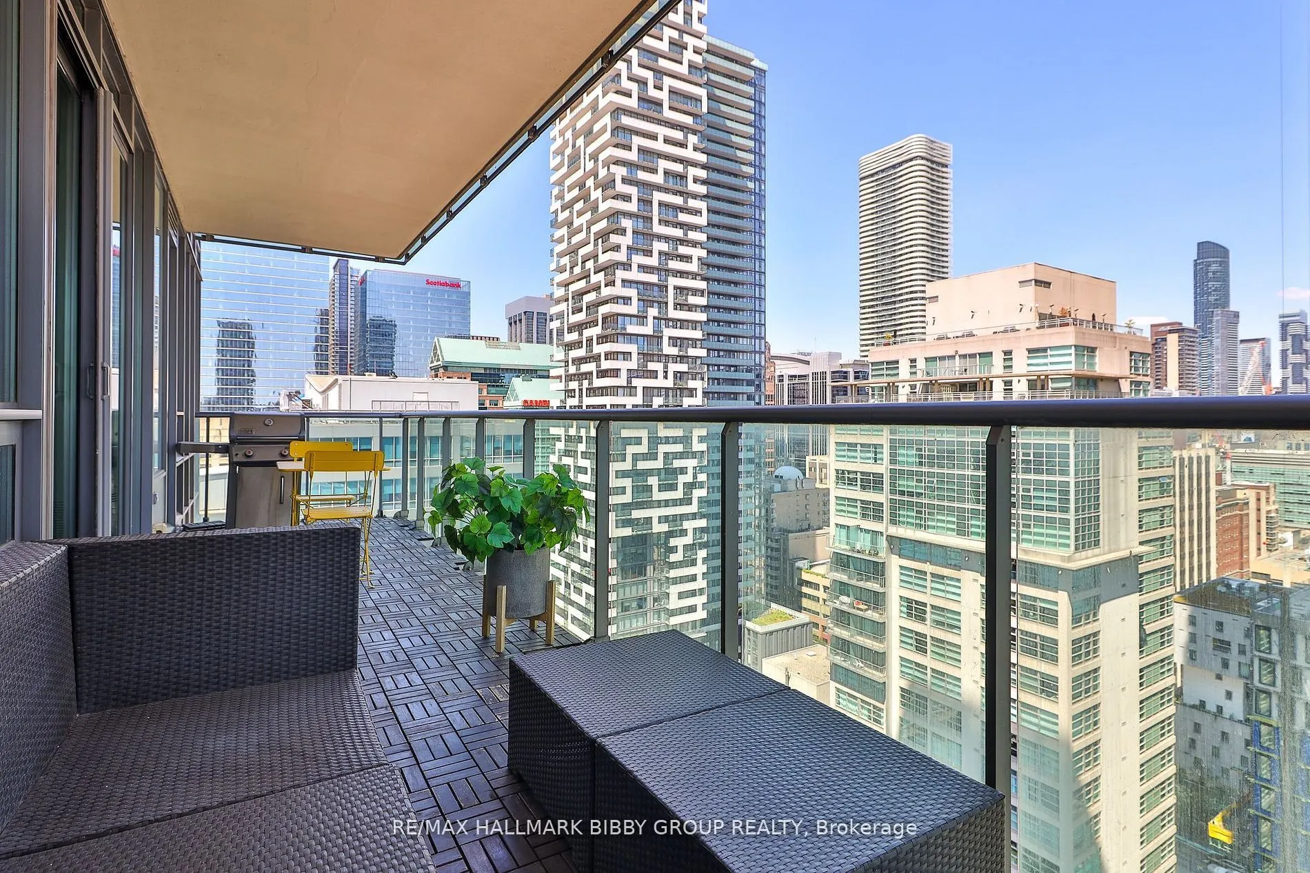 33 Lombard Street, #2204