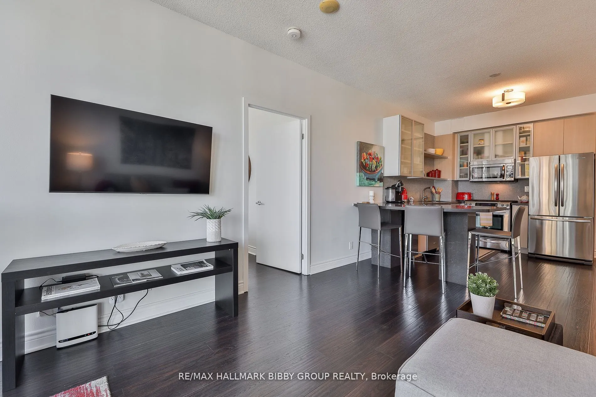 33 Lombard Street, #2204