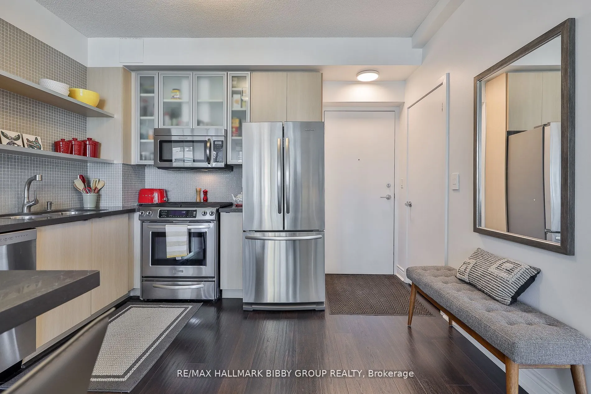 33 Lombard Street, #2204