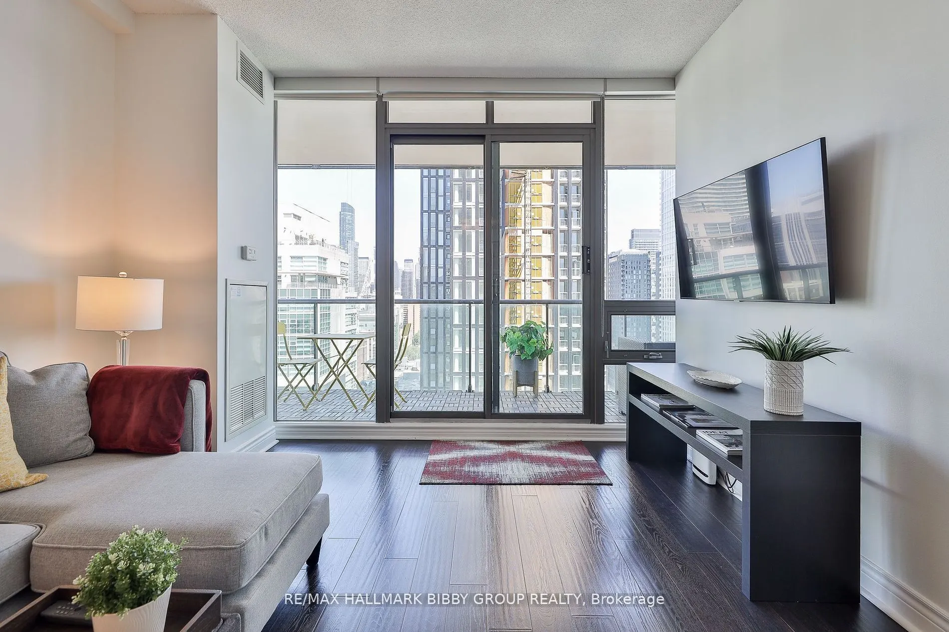 33 Lombard Street, #2204