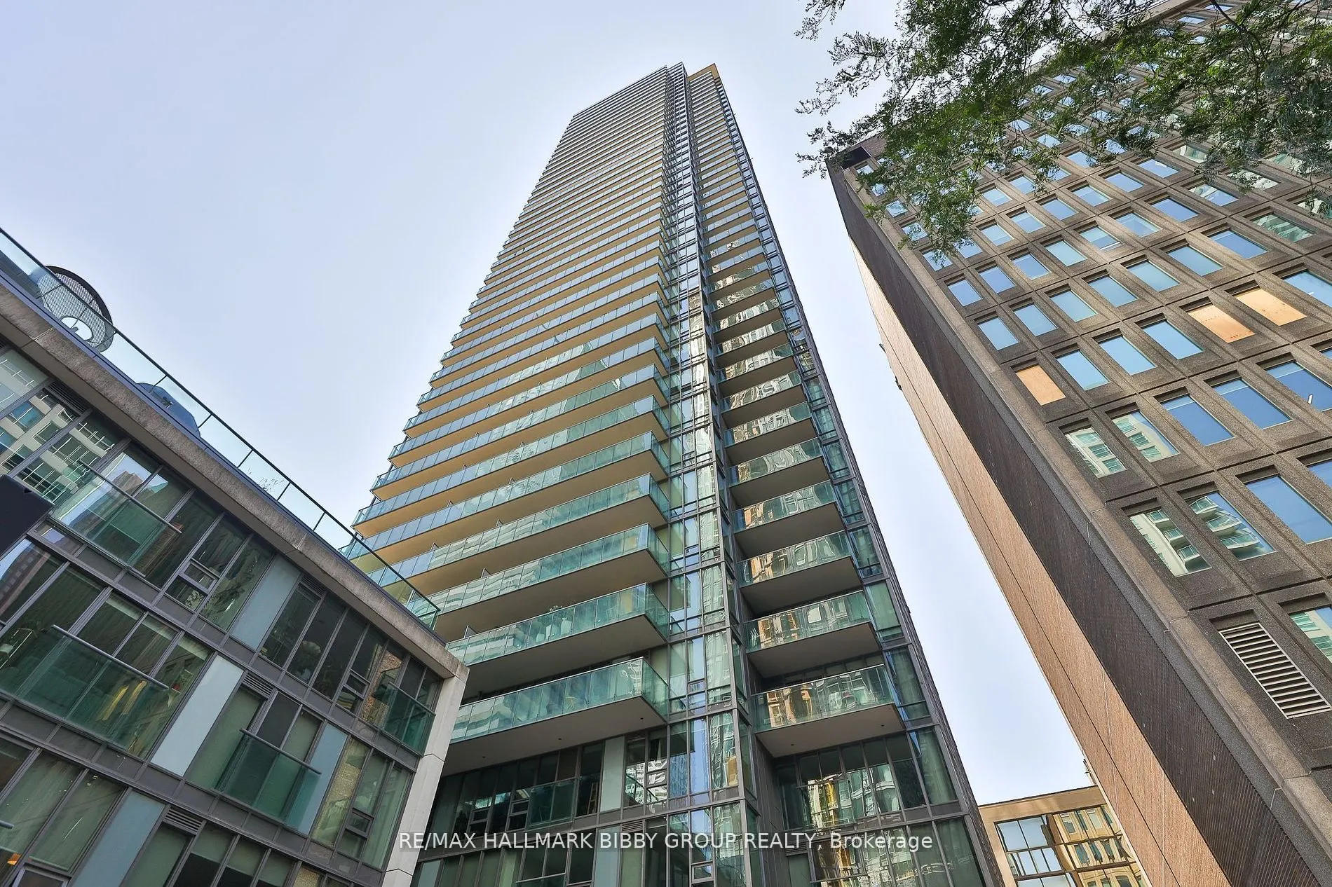 33 Lombard Street, #2204