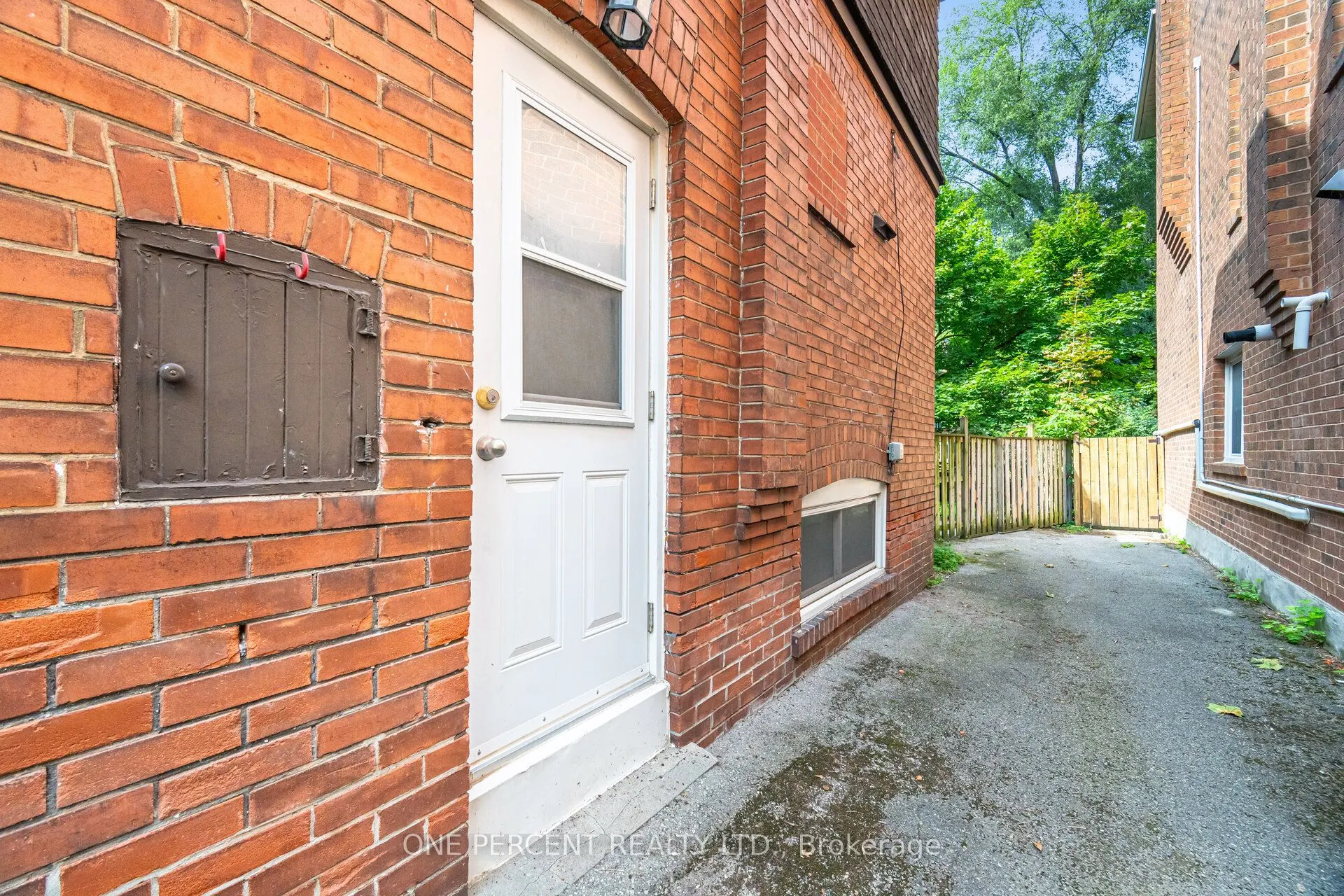 226 Broadway Avenue