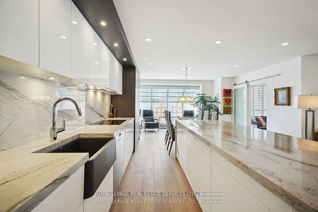 480 Queens Quay W, #601