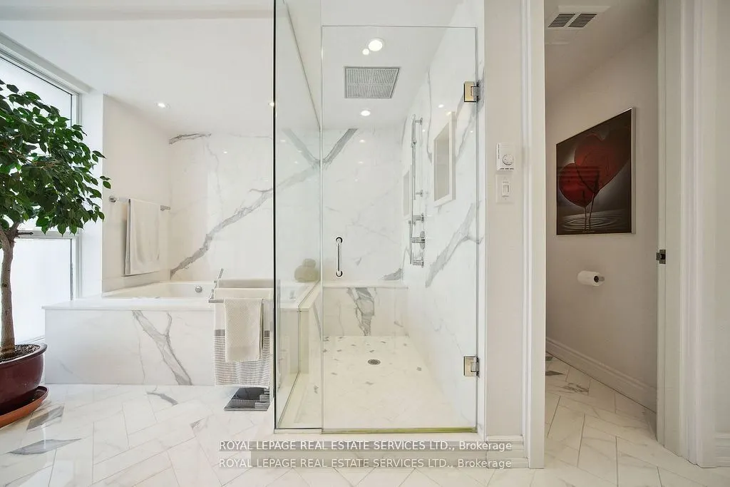 480 Queens Quay W, #601