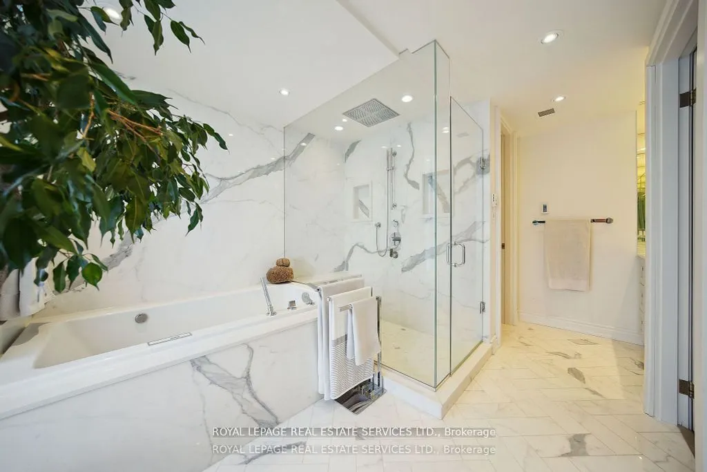 480 Queens Quay W, #601