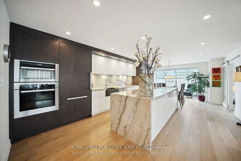 480 Queens Quay W, #601