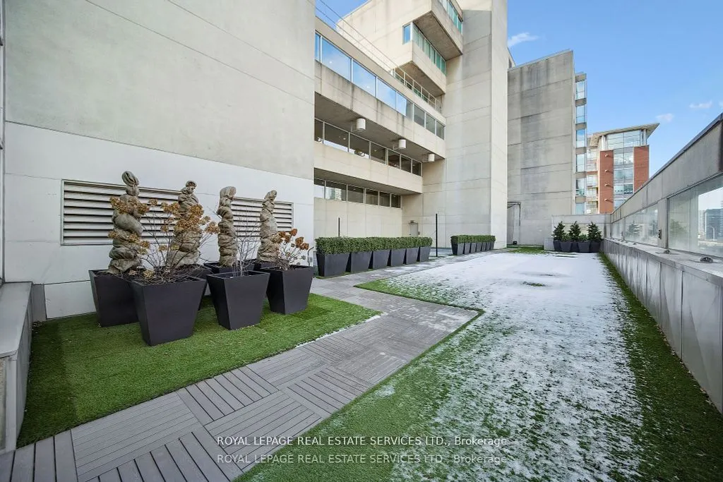 480 Queens Quay W, #601