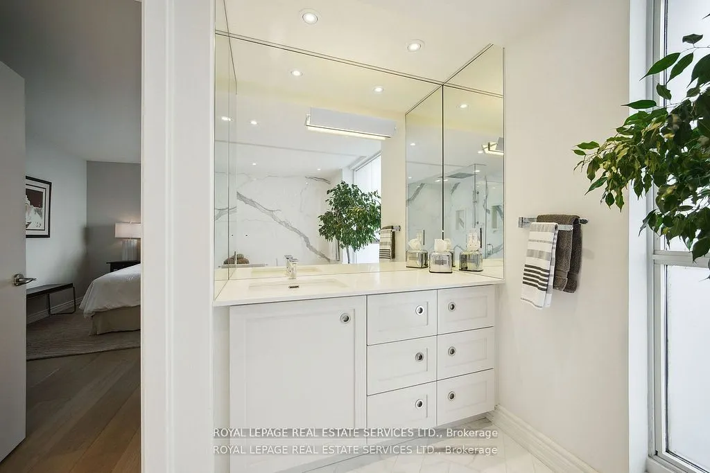480 Queens Quay W, #601