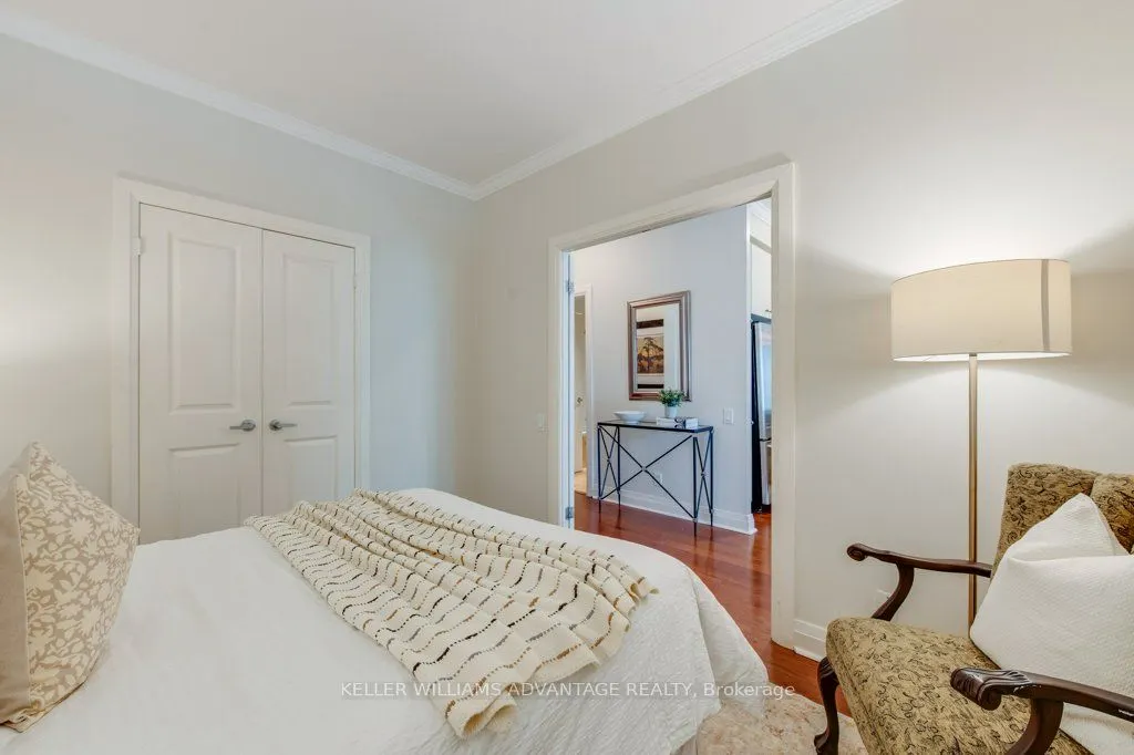 20 Scrivener Square, #802