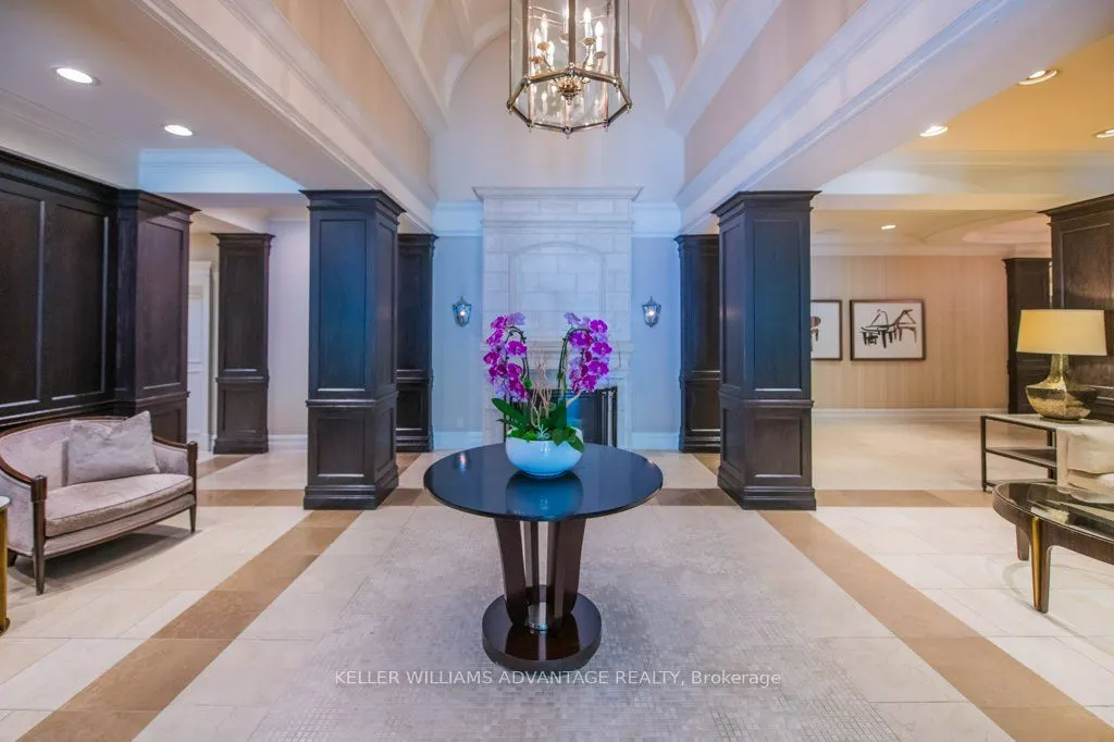20 Scrivener Square, #802