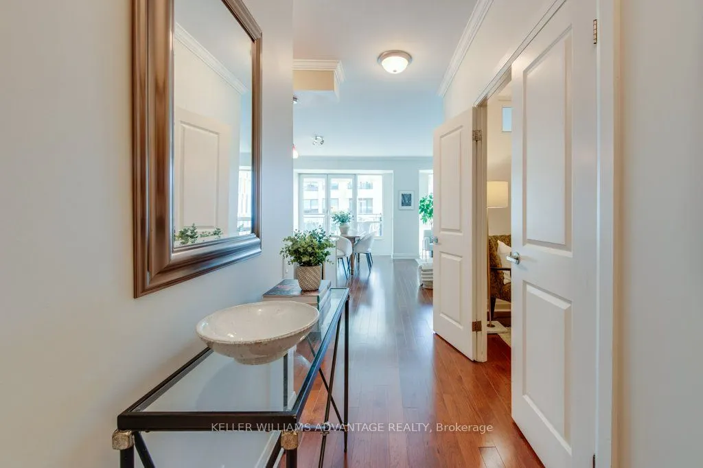 20 Scrivener Square, #802