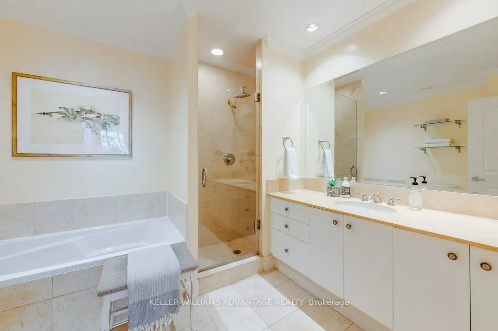 20 Scrivener Square, #802
