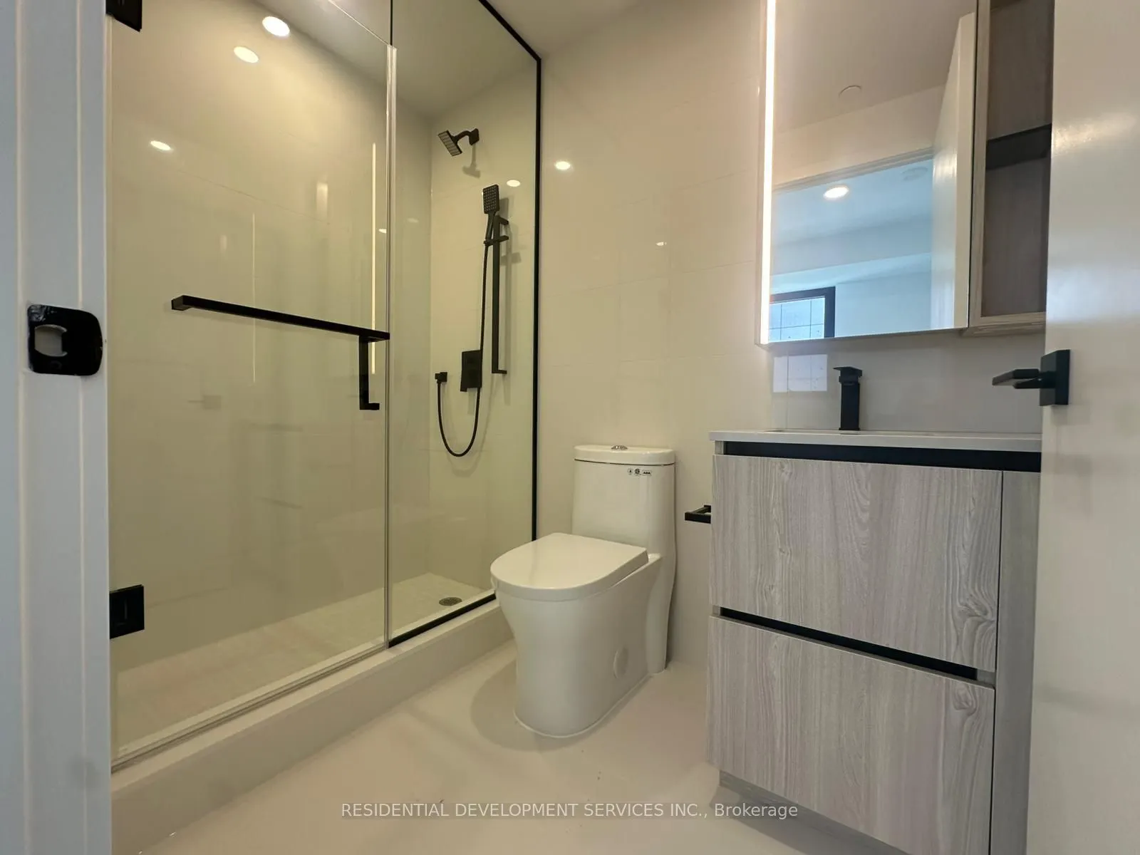 699 Sheppard Avenue E, #208