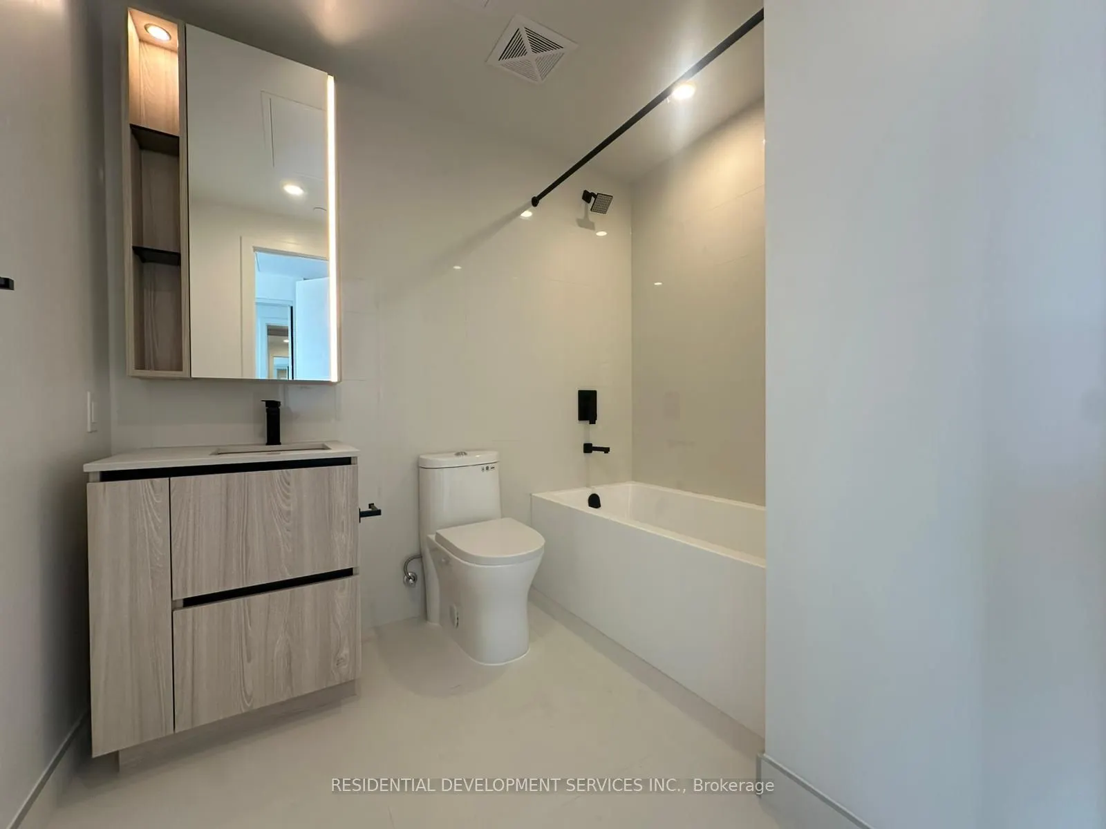 699 Sheppard Avenue E, #208