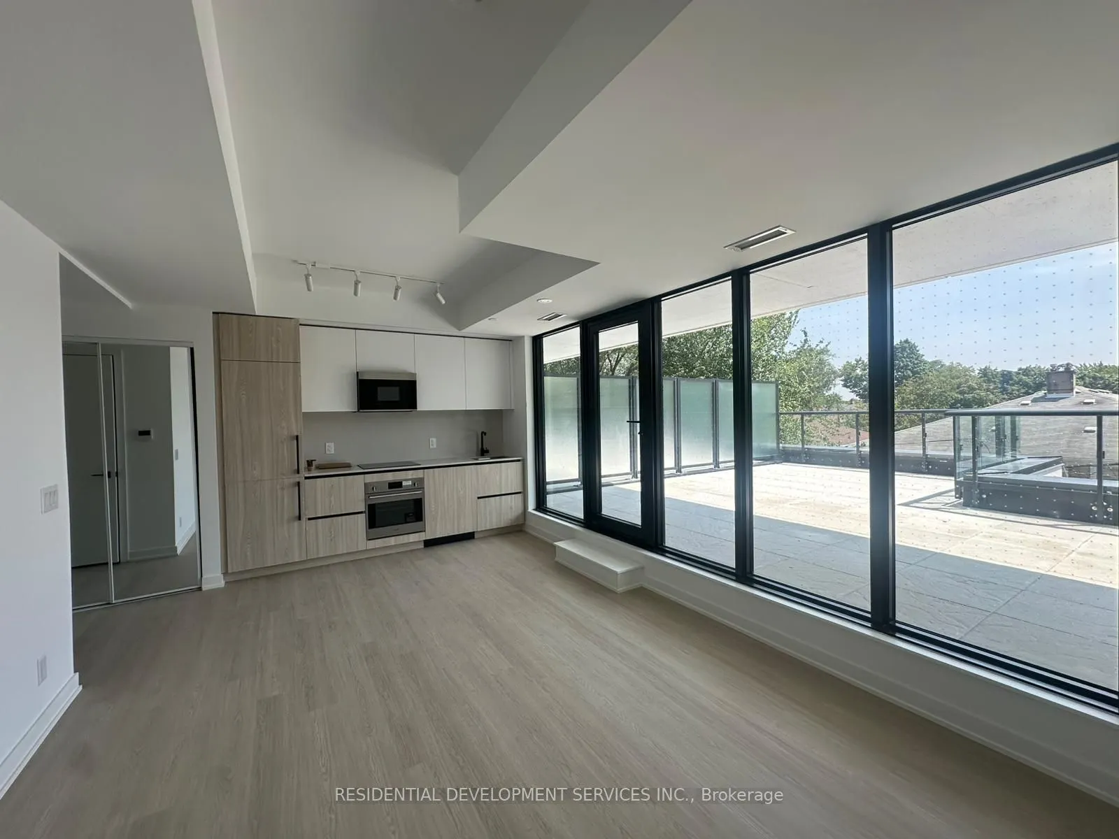699 Sheppard Avenue E, #208