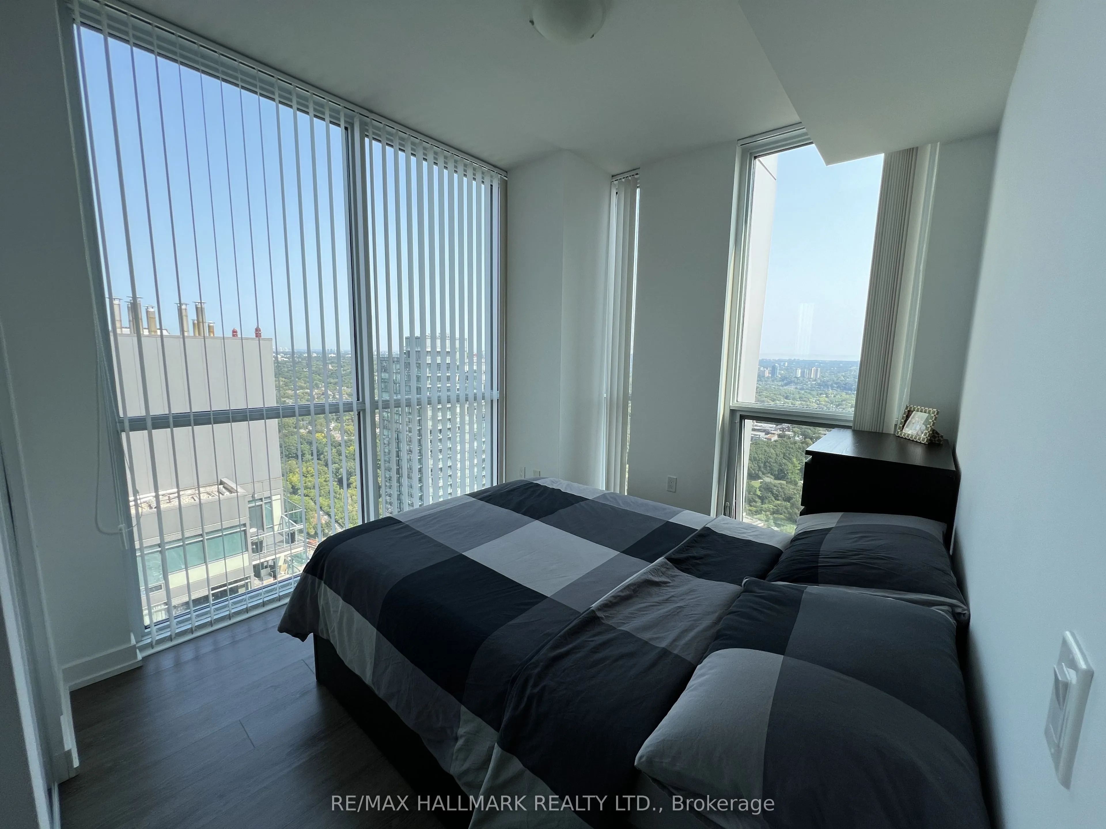 1 Yorkville Avenue, #3708