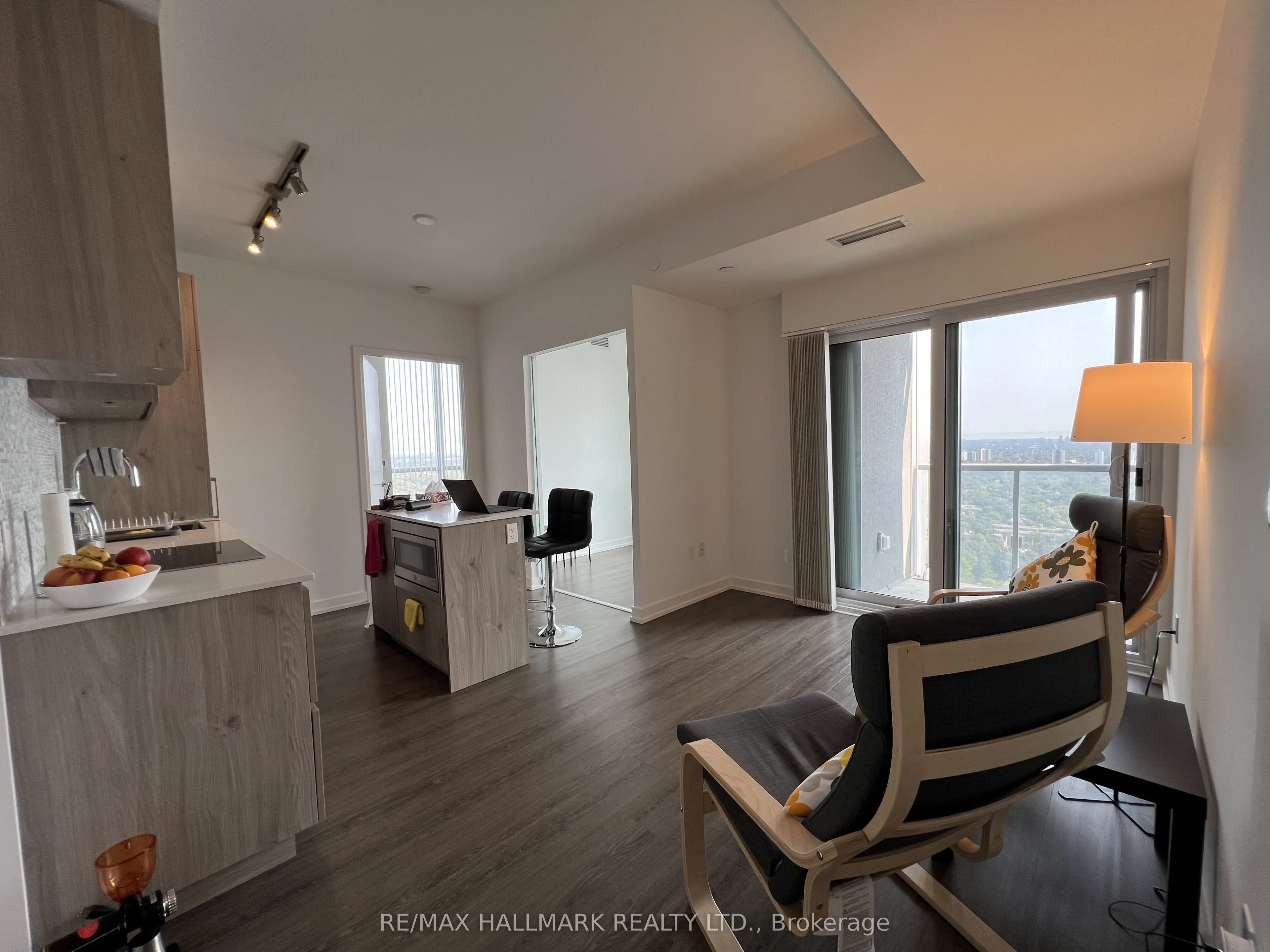 1 Yorkville Avenue, #3708