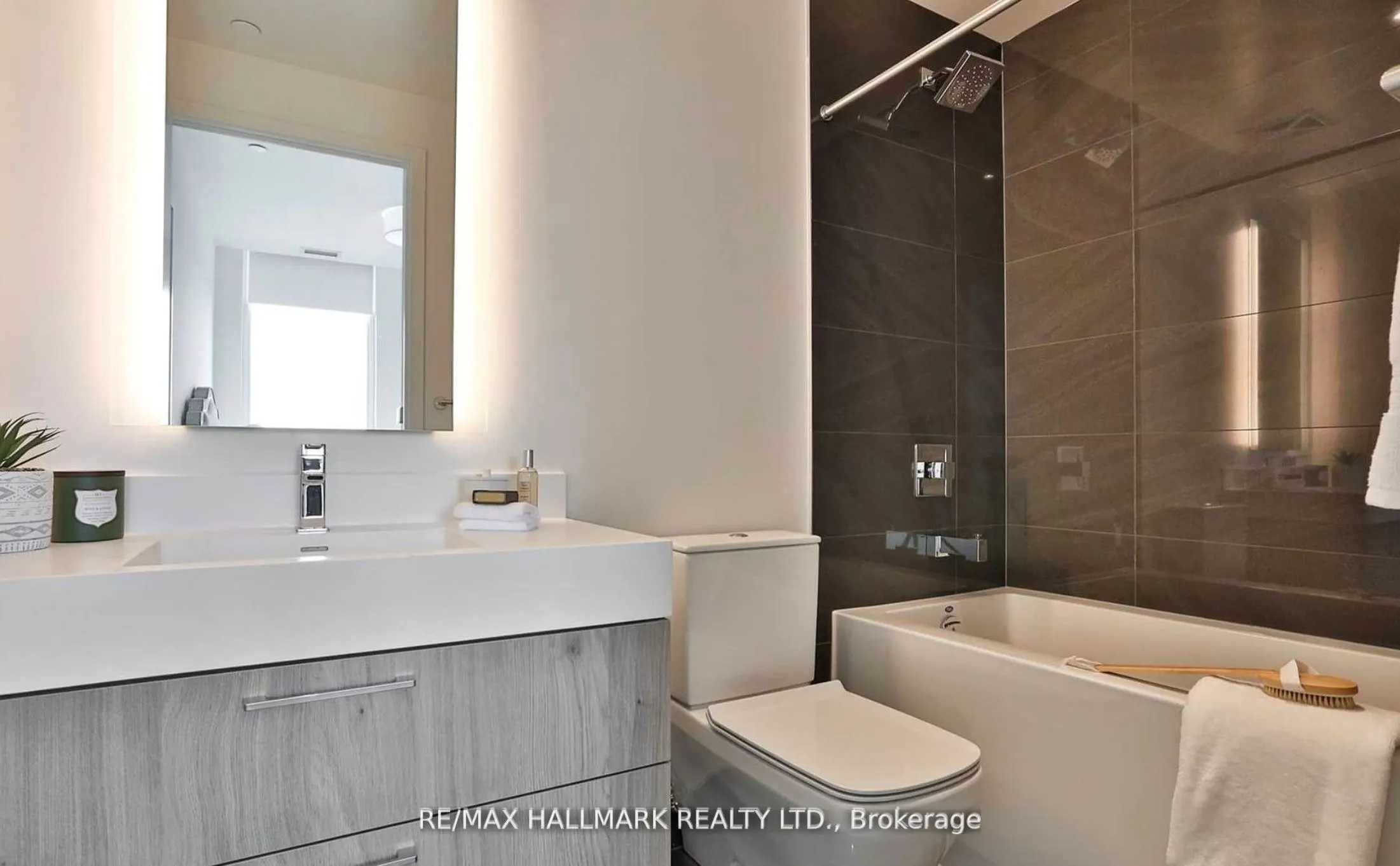 1 Yorkville Avenue, #3708