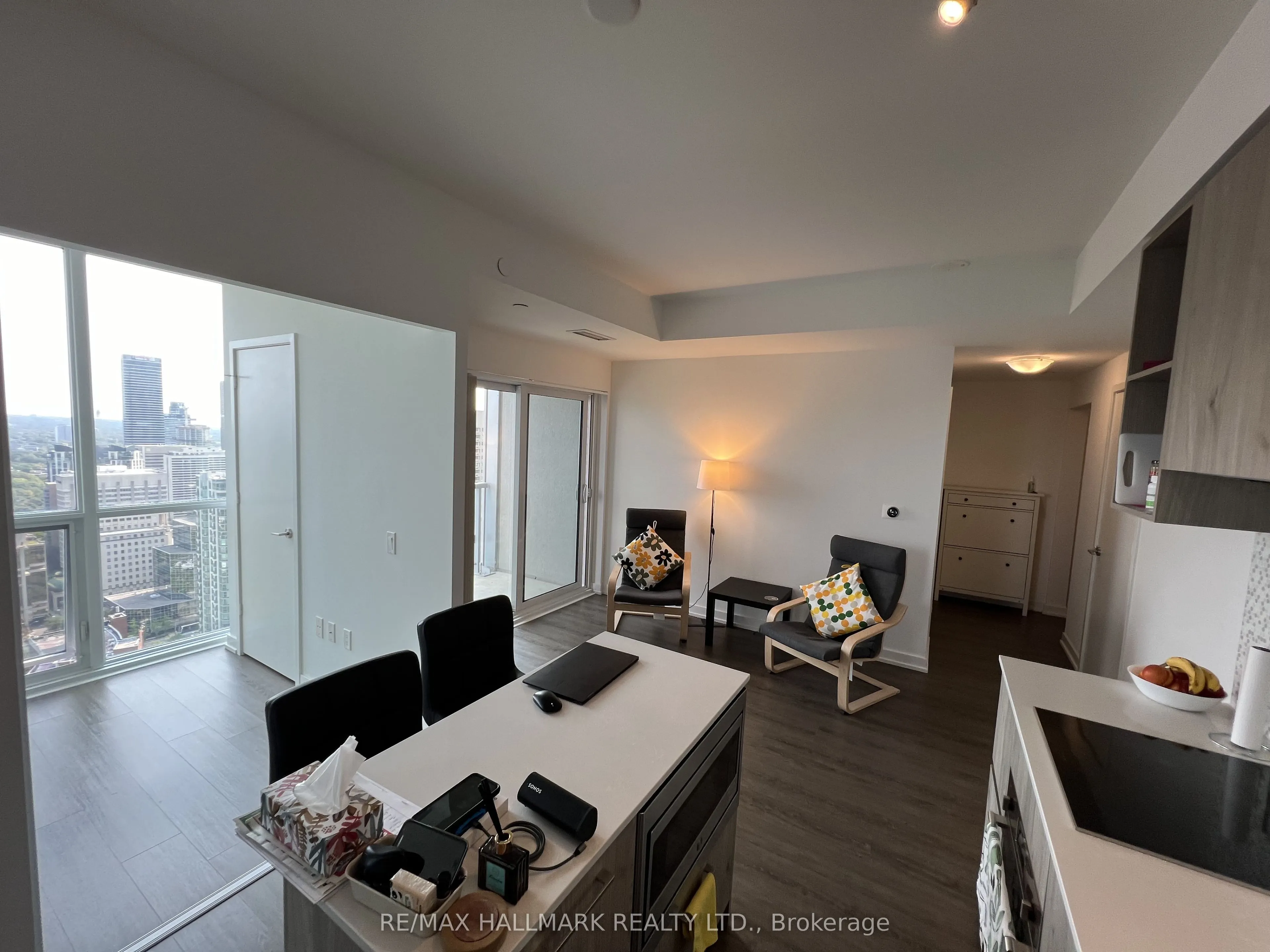 1 Yorkville Avenue, #3708