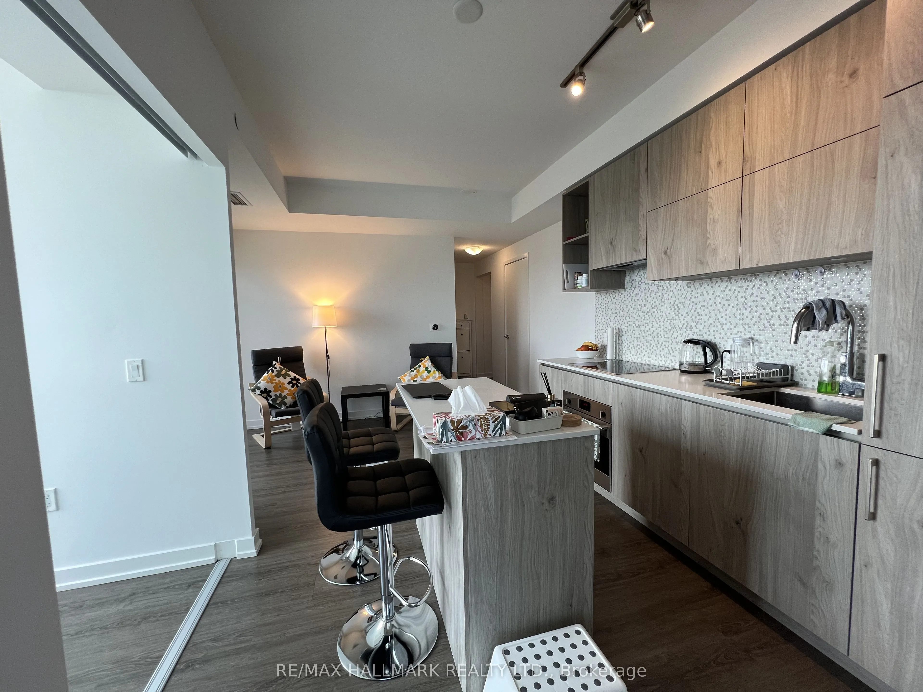 1 Yorkville Avenue, #3708