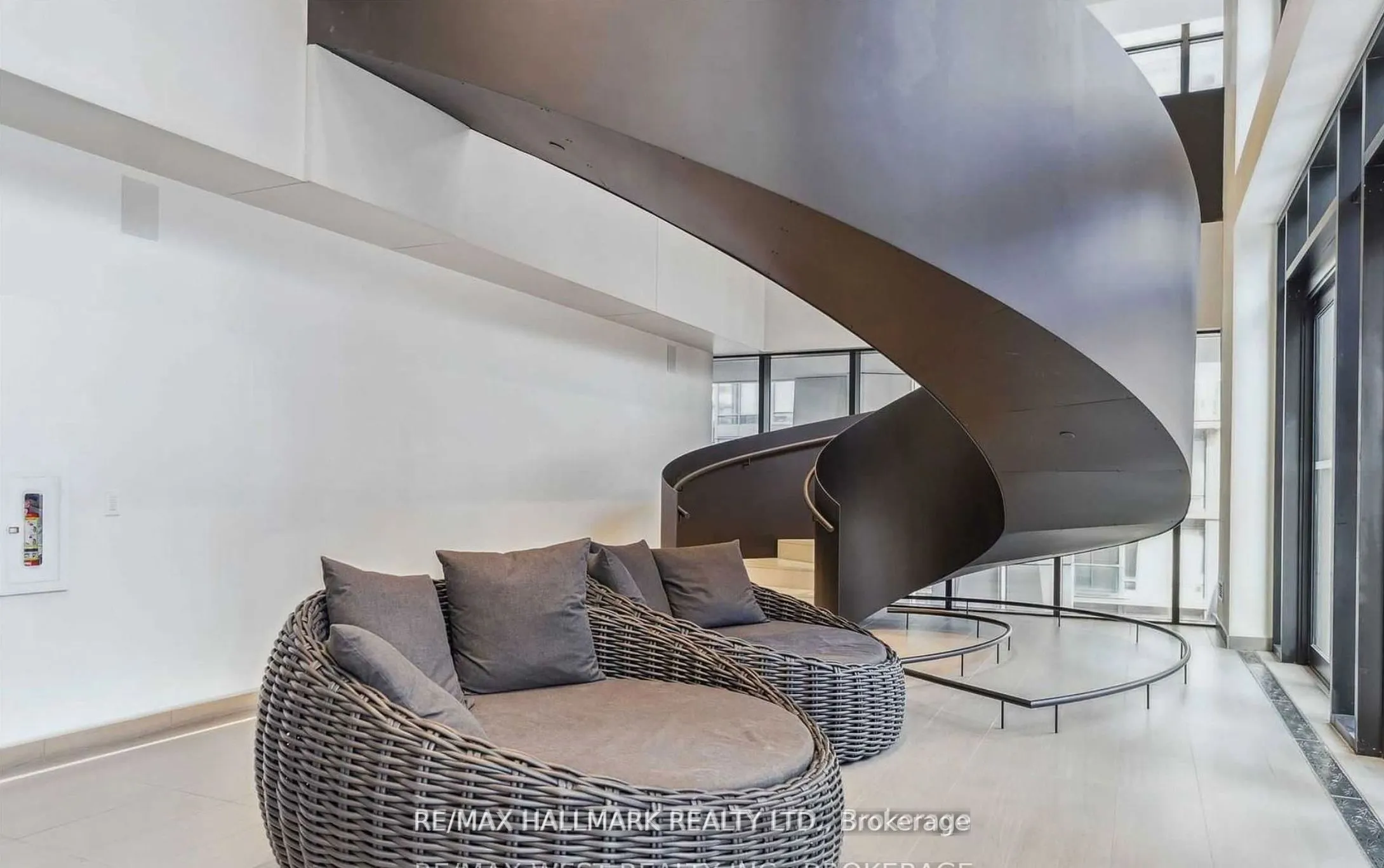 1 Yorkville Avenue, #3708