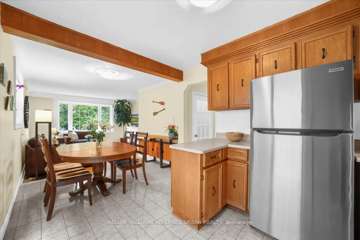 371 Hounslow Avenue