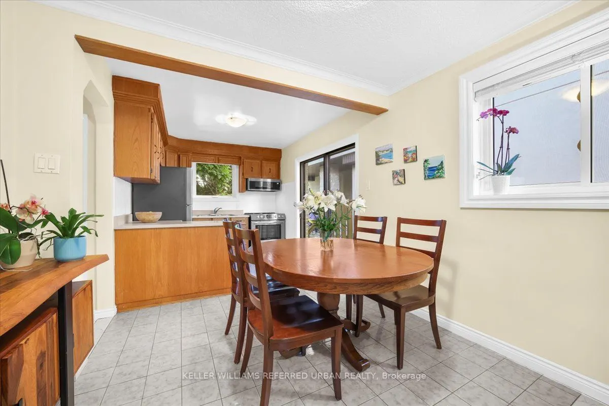 371 Hounslow Avenue
