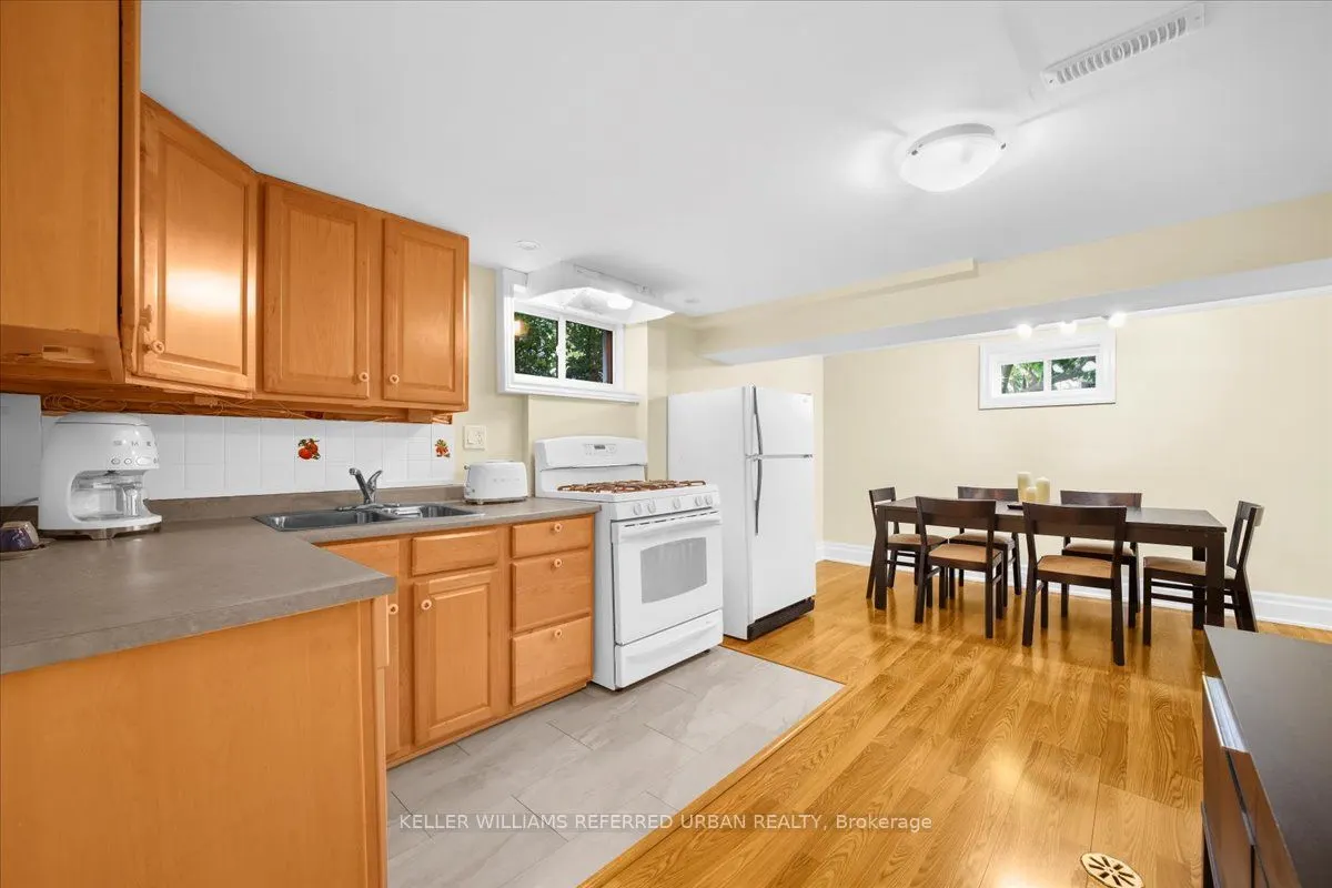 371 Hounslow Avenue